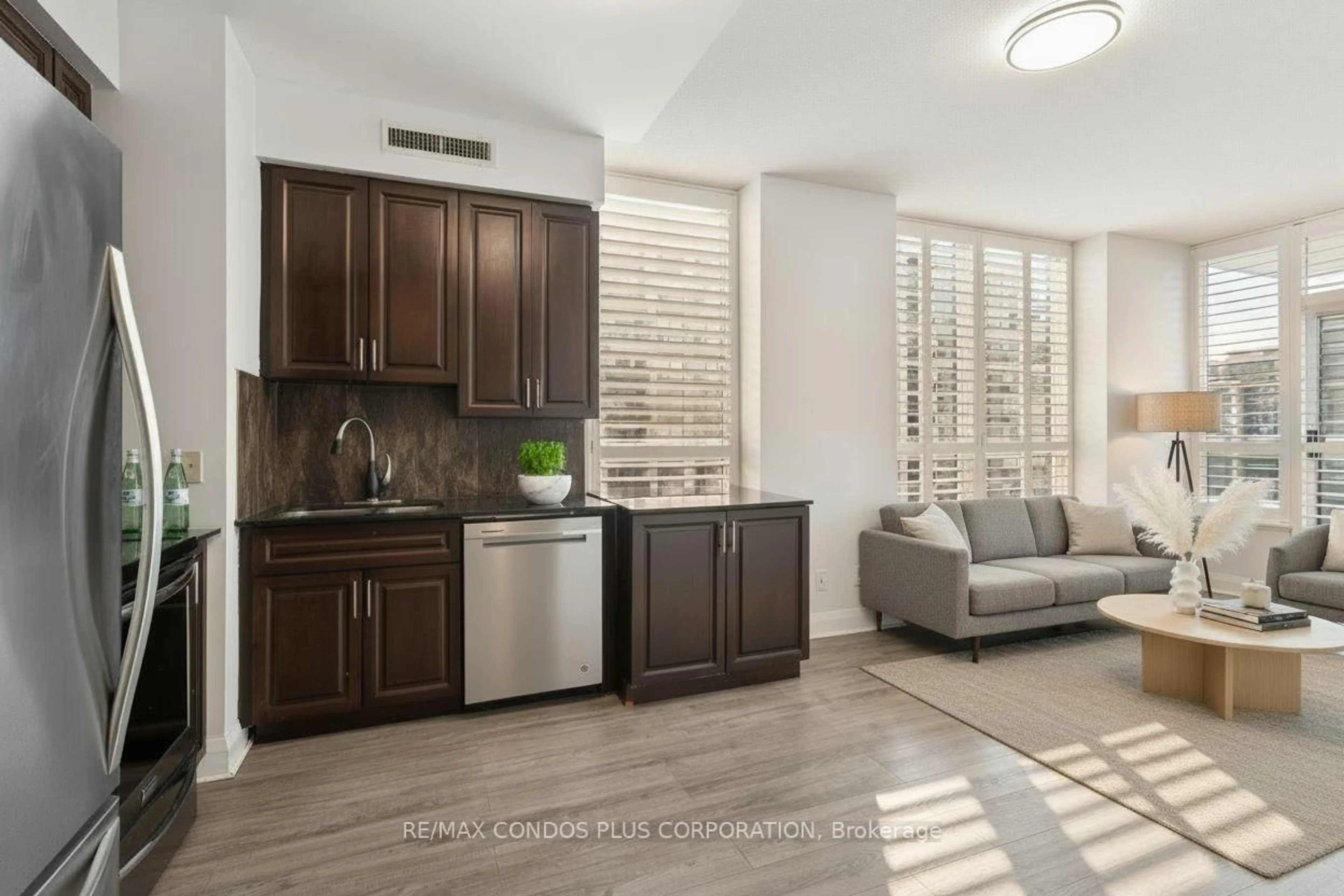 Open concept kitchen, ceramic/tile floor for 20 North Park Rd #1108, Vaughan Ontario L4J 0G7
