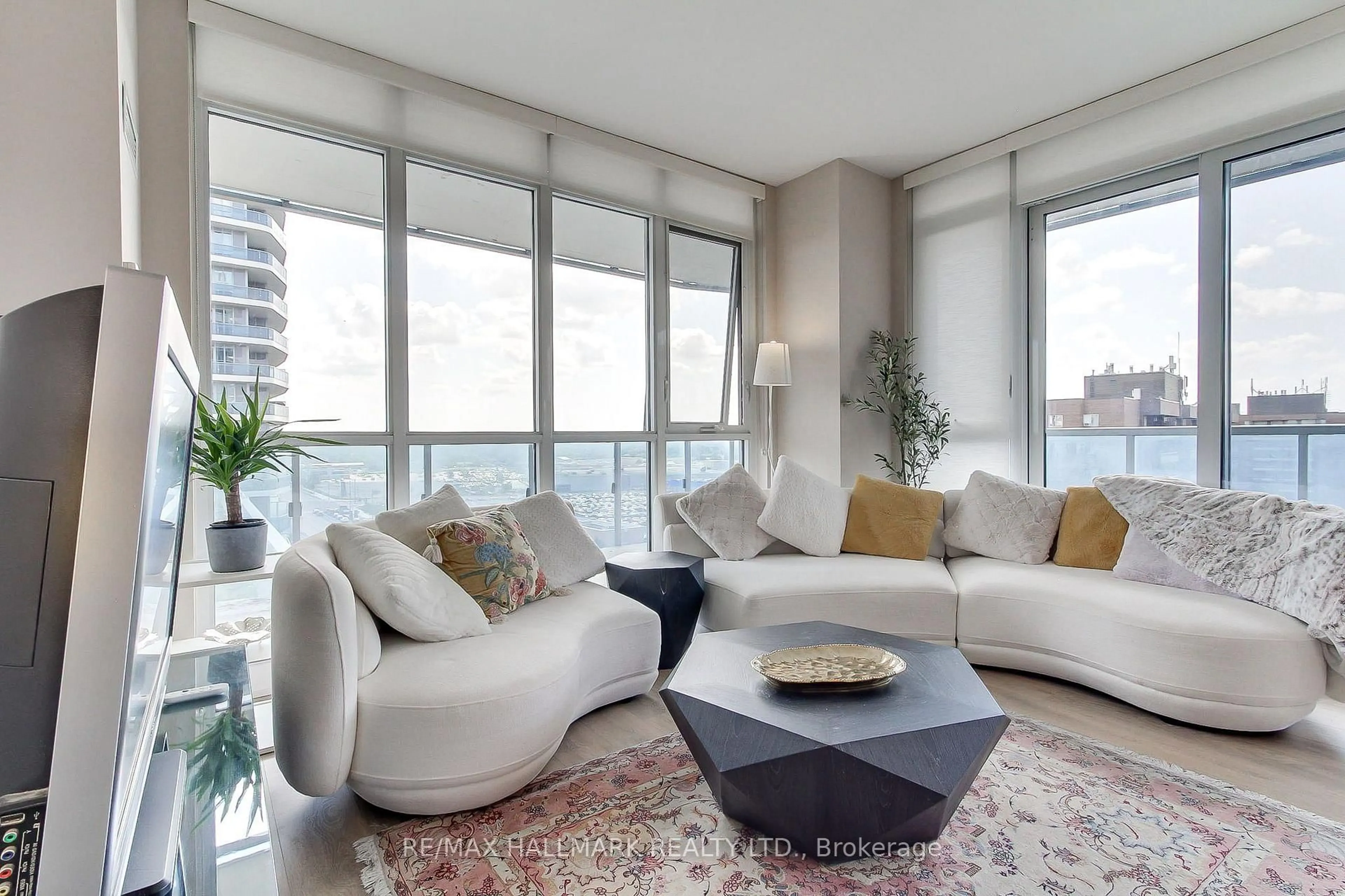 Living room with furniture, unknown for 9471 Yonge St #910, Richmond Hill Ontario L4C 0Z5