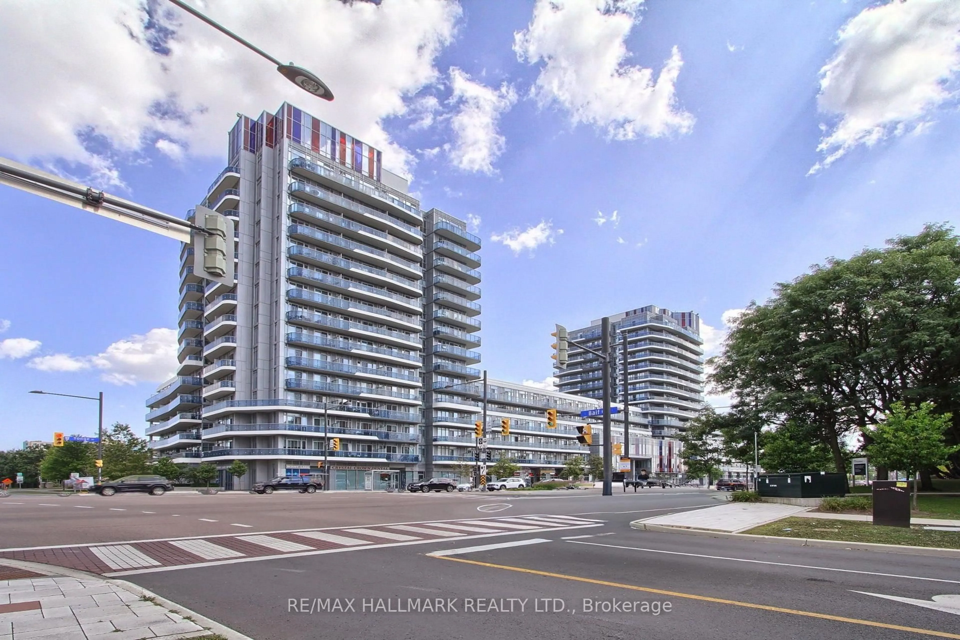 Blurry image for 9471 Yonge St #910, Richmond Hill Ontario L4C 0Z5