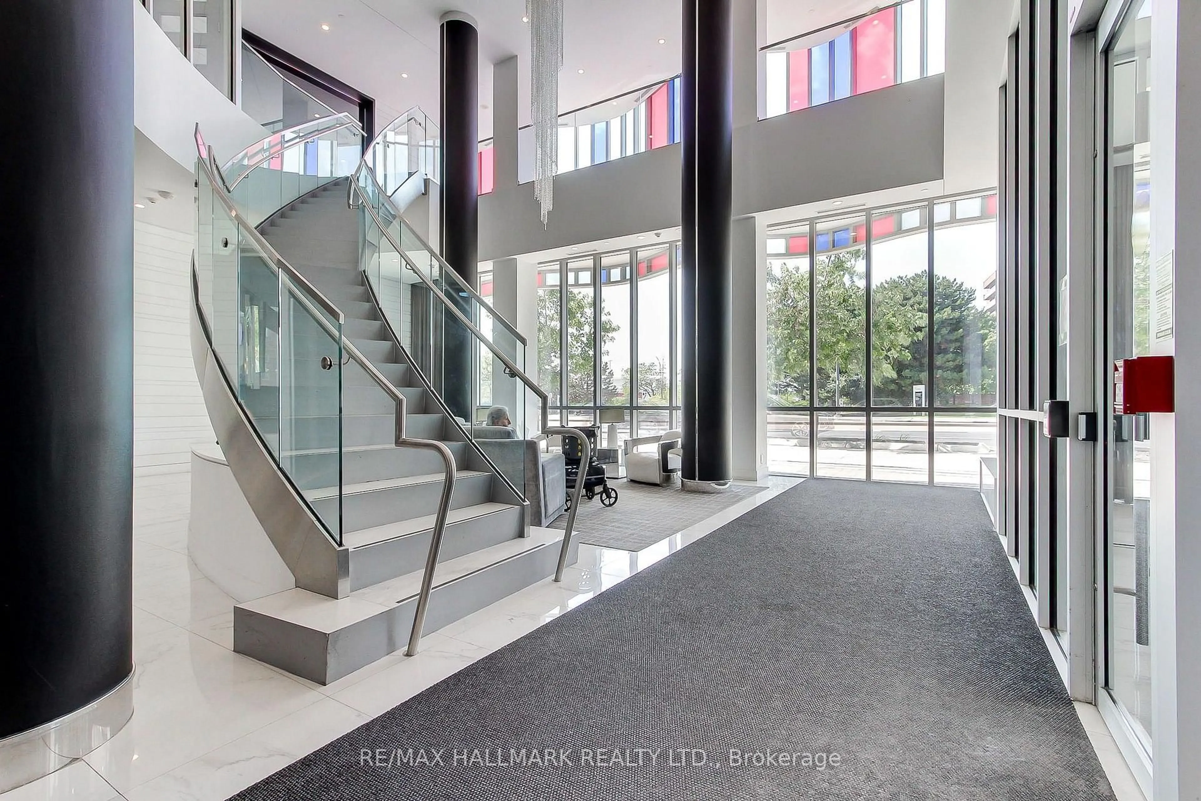 Indoor foyer for 9471 Yonge St #910, Richmond Hill Ontario L4C 0Z5