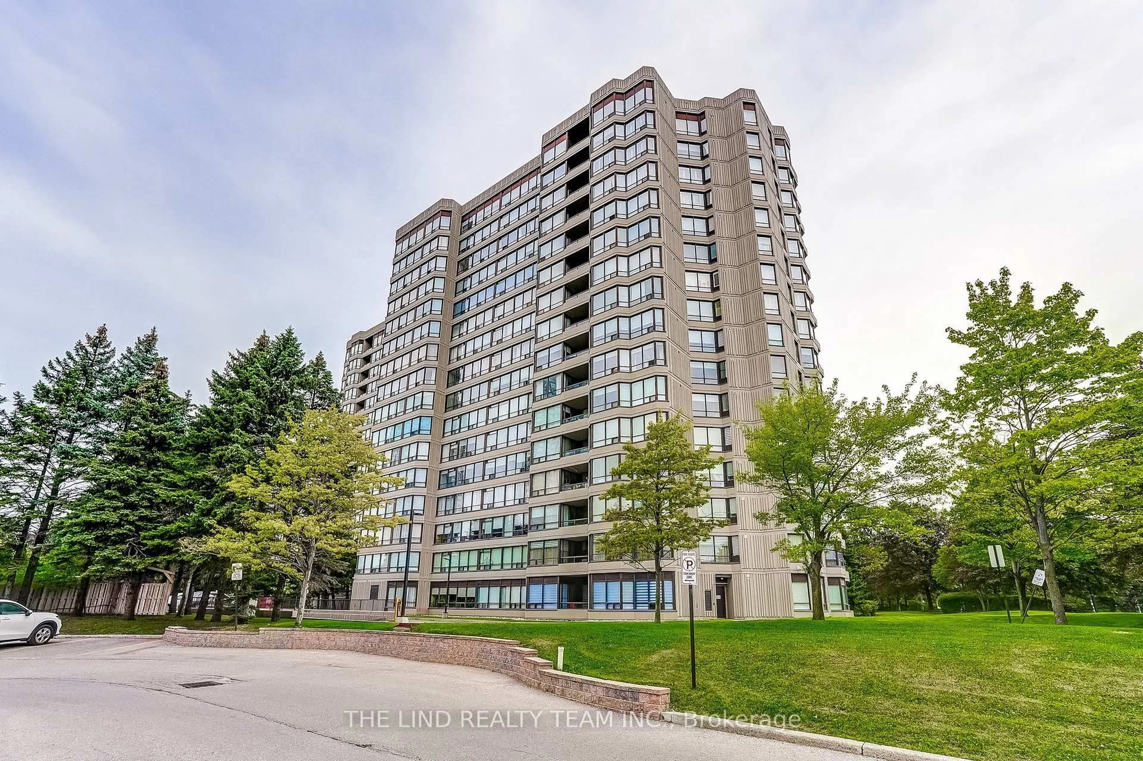 A pic from outside/outdoor area/front of a property/back of a property/a pic from drone, building for 7440 Bathurst St #1402, Vaughan Ontario L4J 7K8