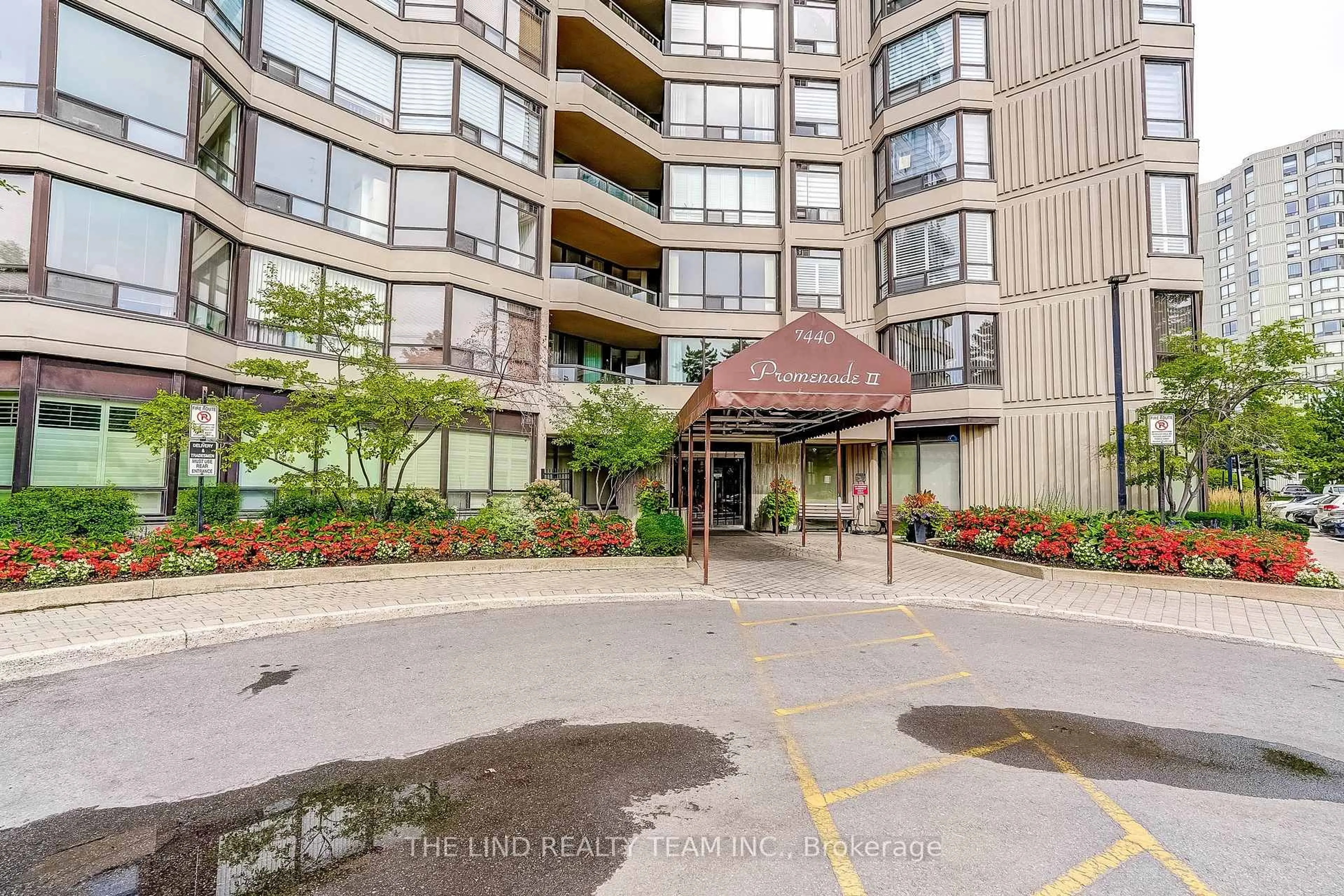 Indoor foyer for 7440 Bathurst St #1402, Vaughan Ontario L4J 7K8