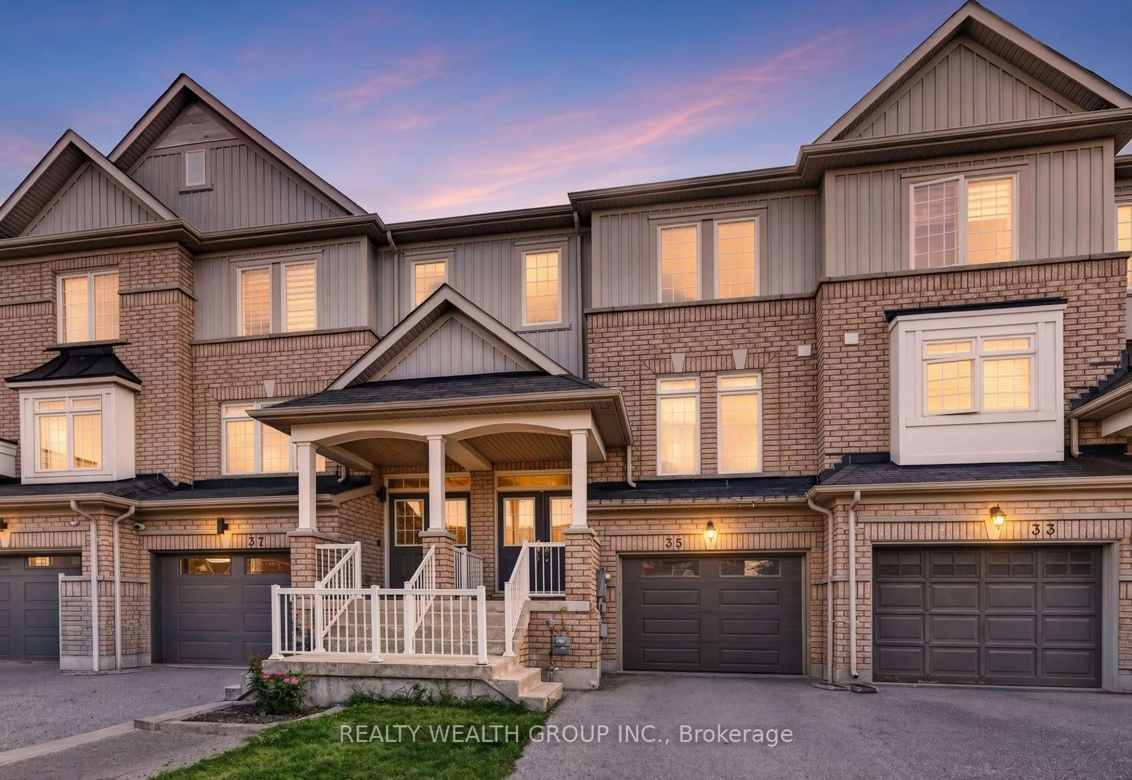 Home with brick exterior material, street for 35 Matthewson Ave, Bradford West Gwillimbury Ontario L3Z 0P3