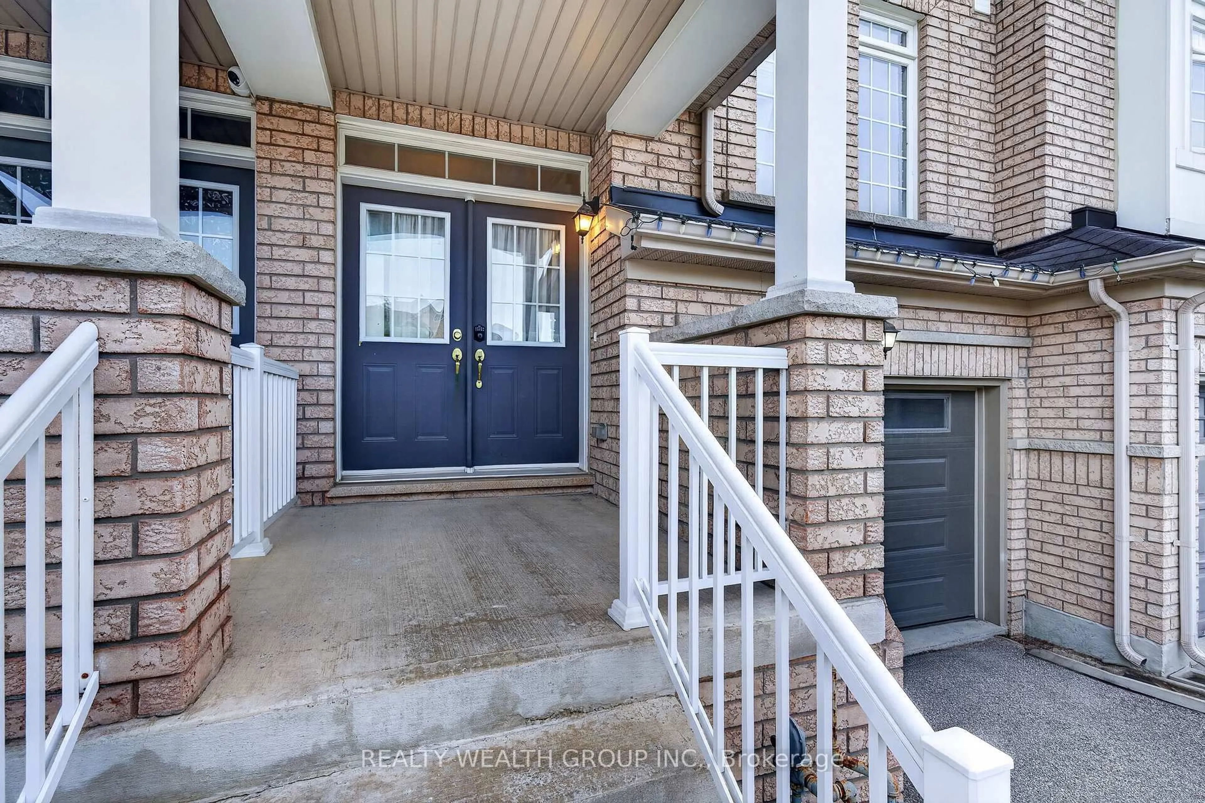 Indoor entryway for 35 Matthewson Ave, Bradford West Gwillimbury Ontario L3Z 0P3