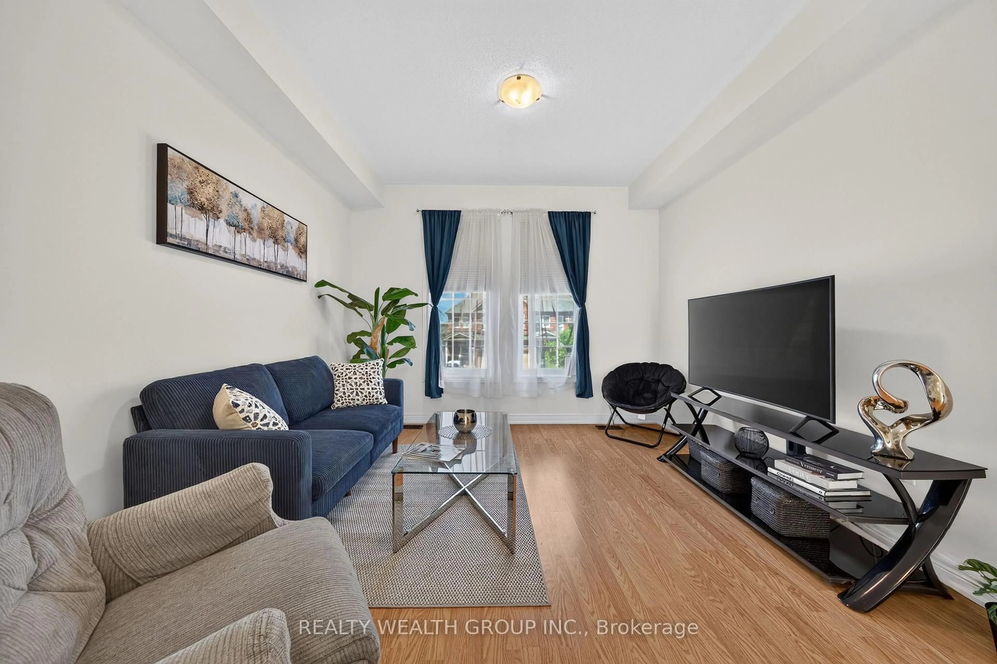 Living room with furniture, unknown for 35 Matthewson Ave, Bradford West Gwillimbury Ontario L3Z 0P3