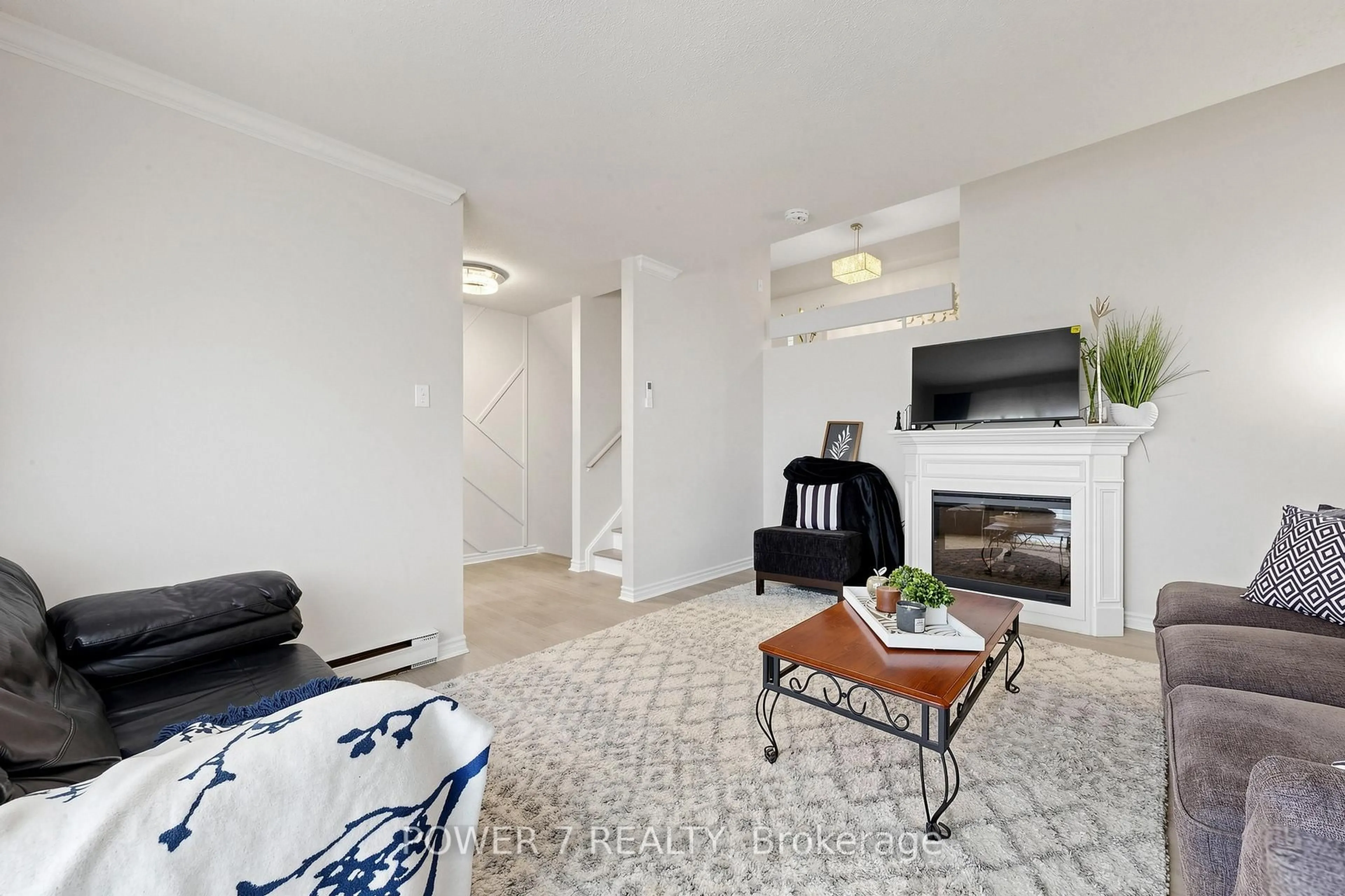 Living room with furniture, unknown for 311 Milestone Cres #146, Aurora Ontario L4G 3M2