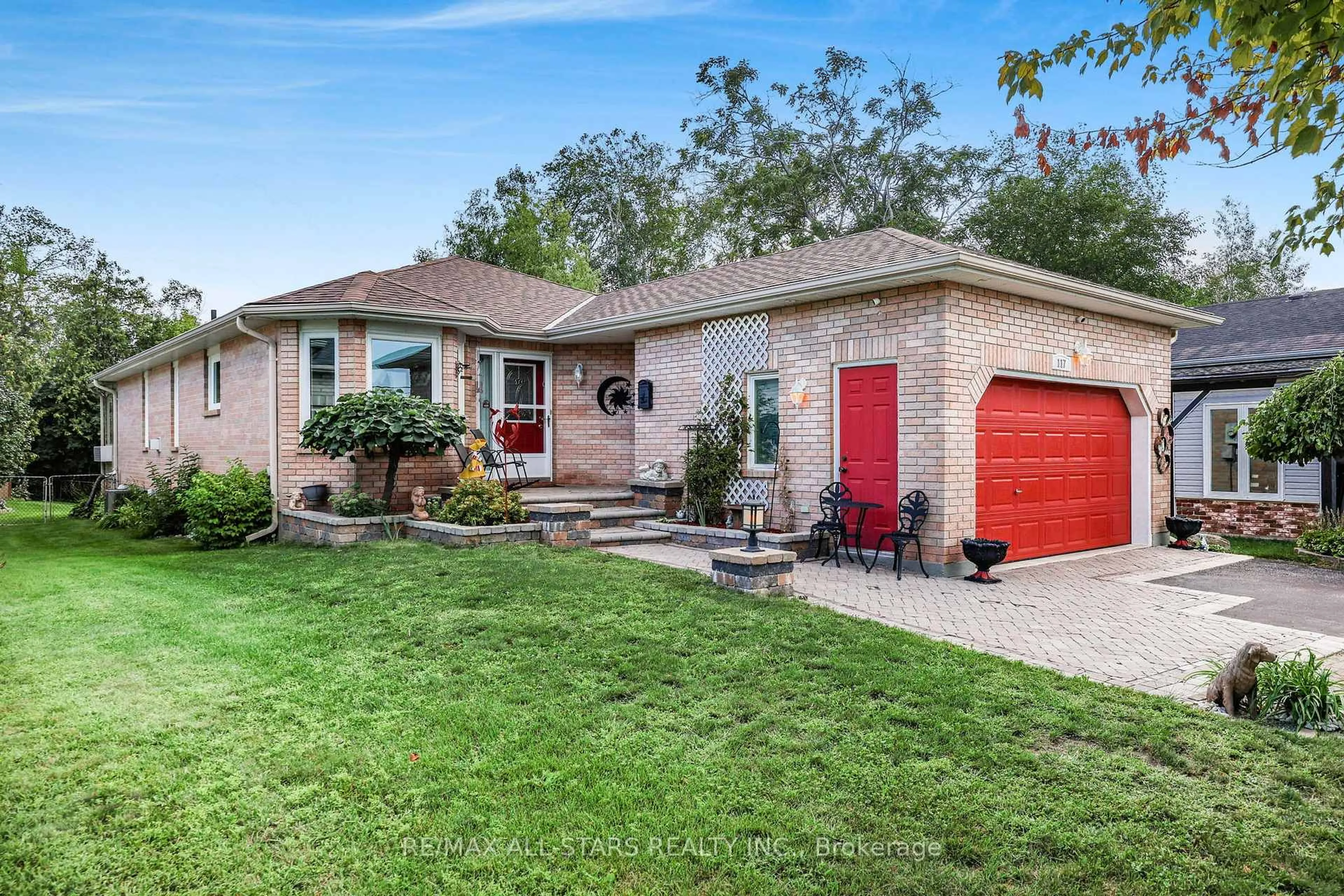 Home with brick exterior material, street for 117 Riverglen Dr, Georgina Ontario L4P 2R3