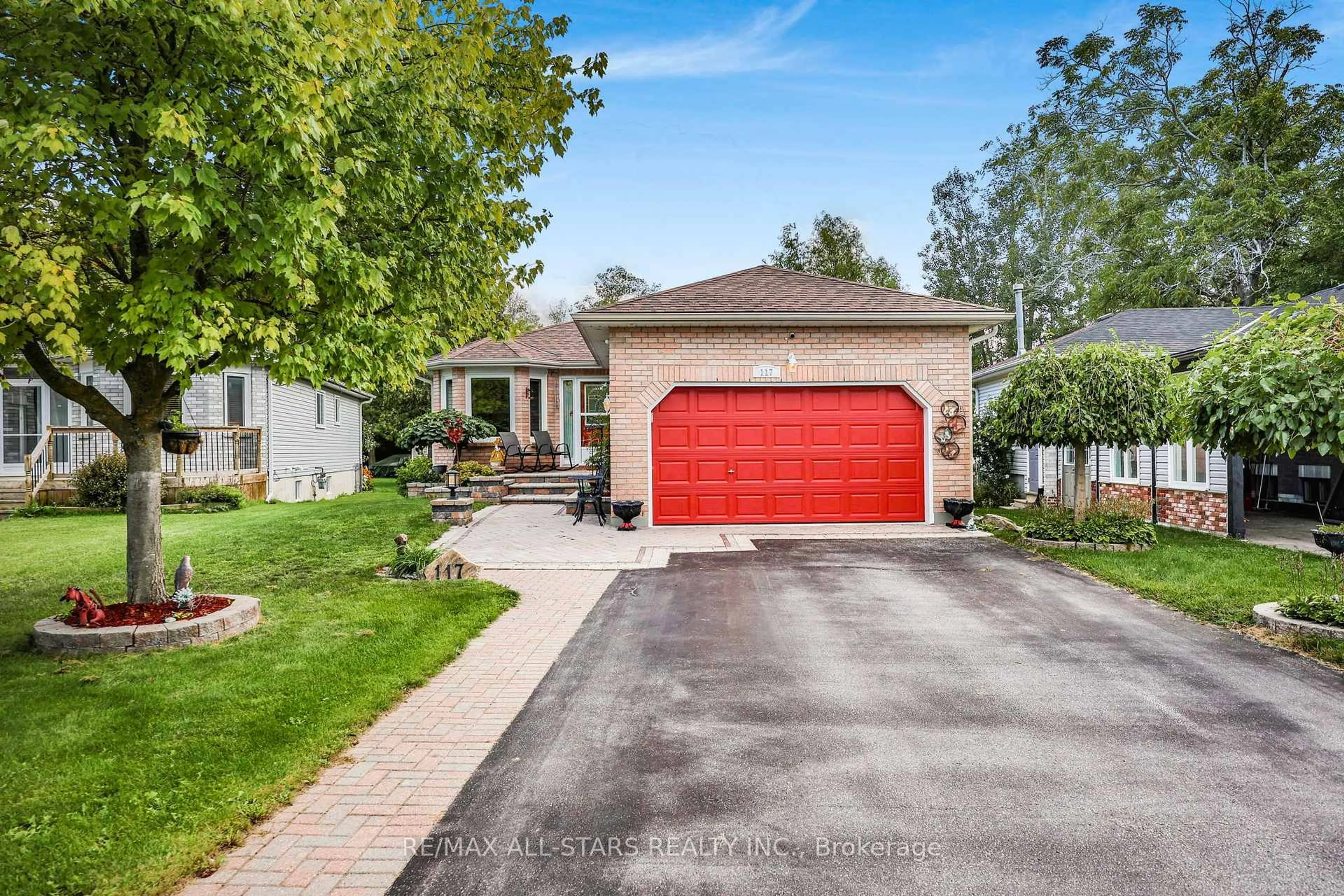 Home with brick exterior material, street for 117 Riverglen Dr, Georgina Ontario L4P 2R3