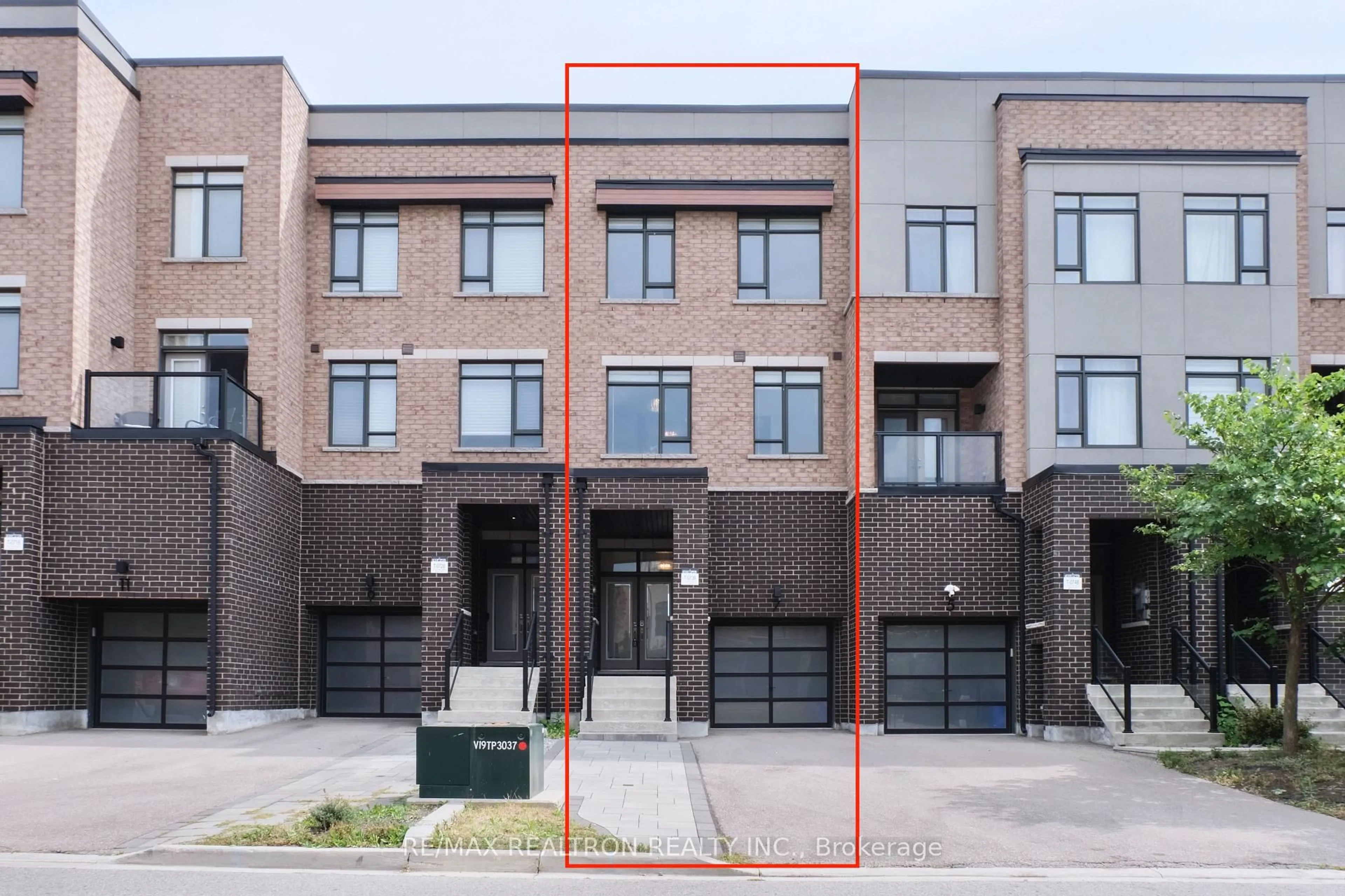 Home with brick exterior material, street for 7 Glenngarry Cres, Vaughan Ontario L6A 4Z4