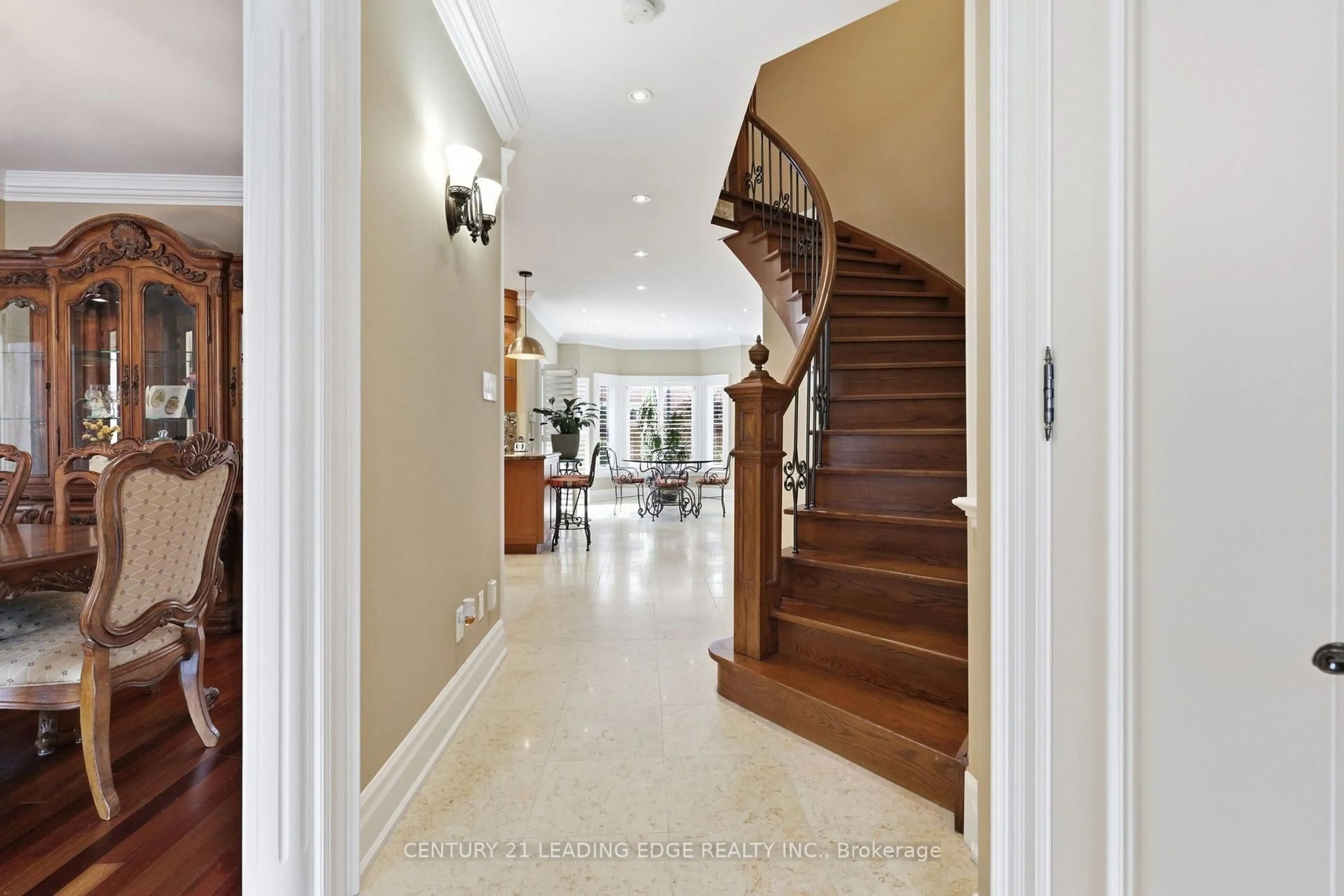 Indoor foyer for 40 Arista Gate, Vaughan Ontario L4L 9H8