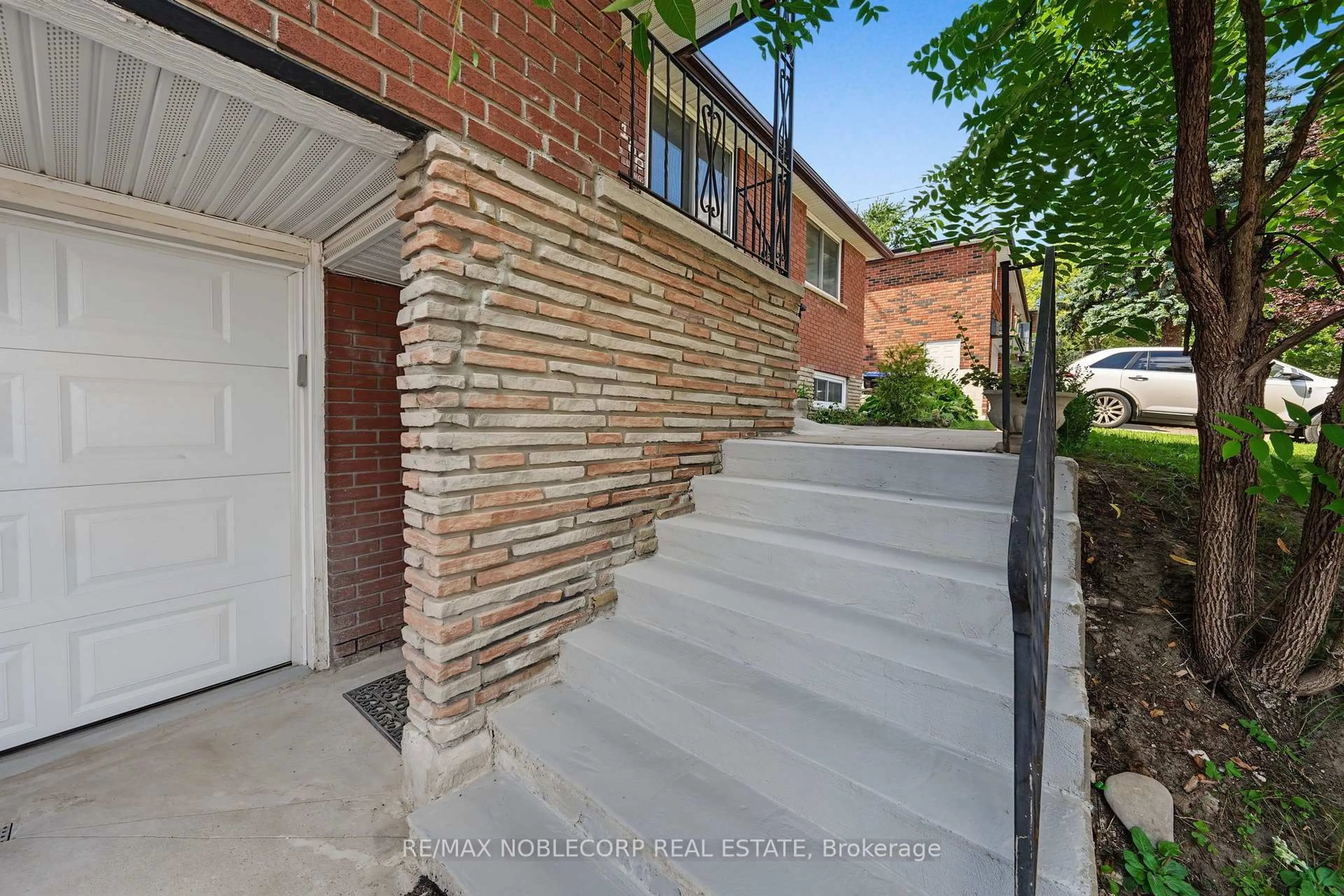 Unknown for 166 Collings Ave, Bradford West Gwillimbury Ontario L3Z 1W1