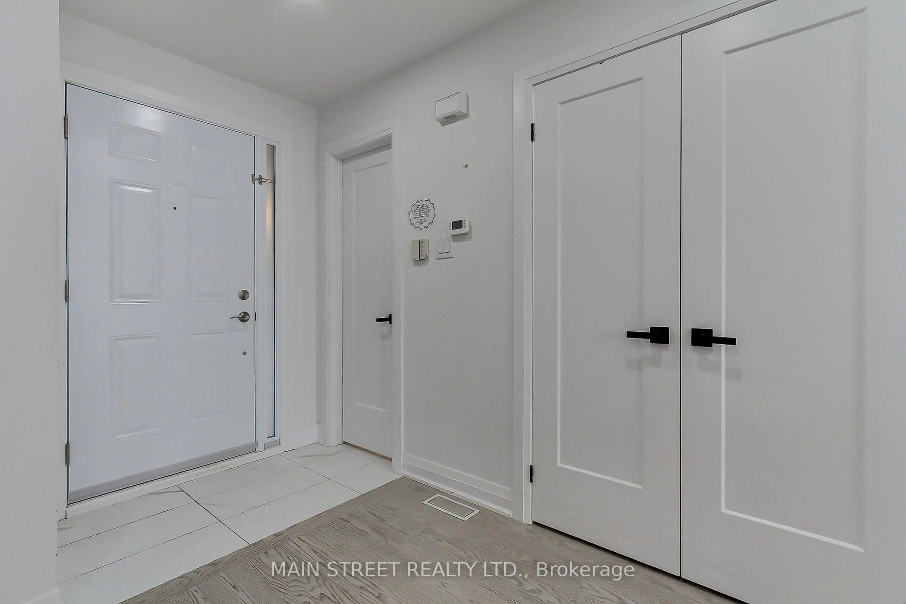 Indoor entryway for 72 Alameda Circ, Vaughan Ontario L4J 8A6