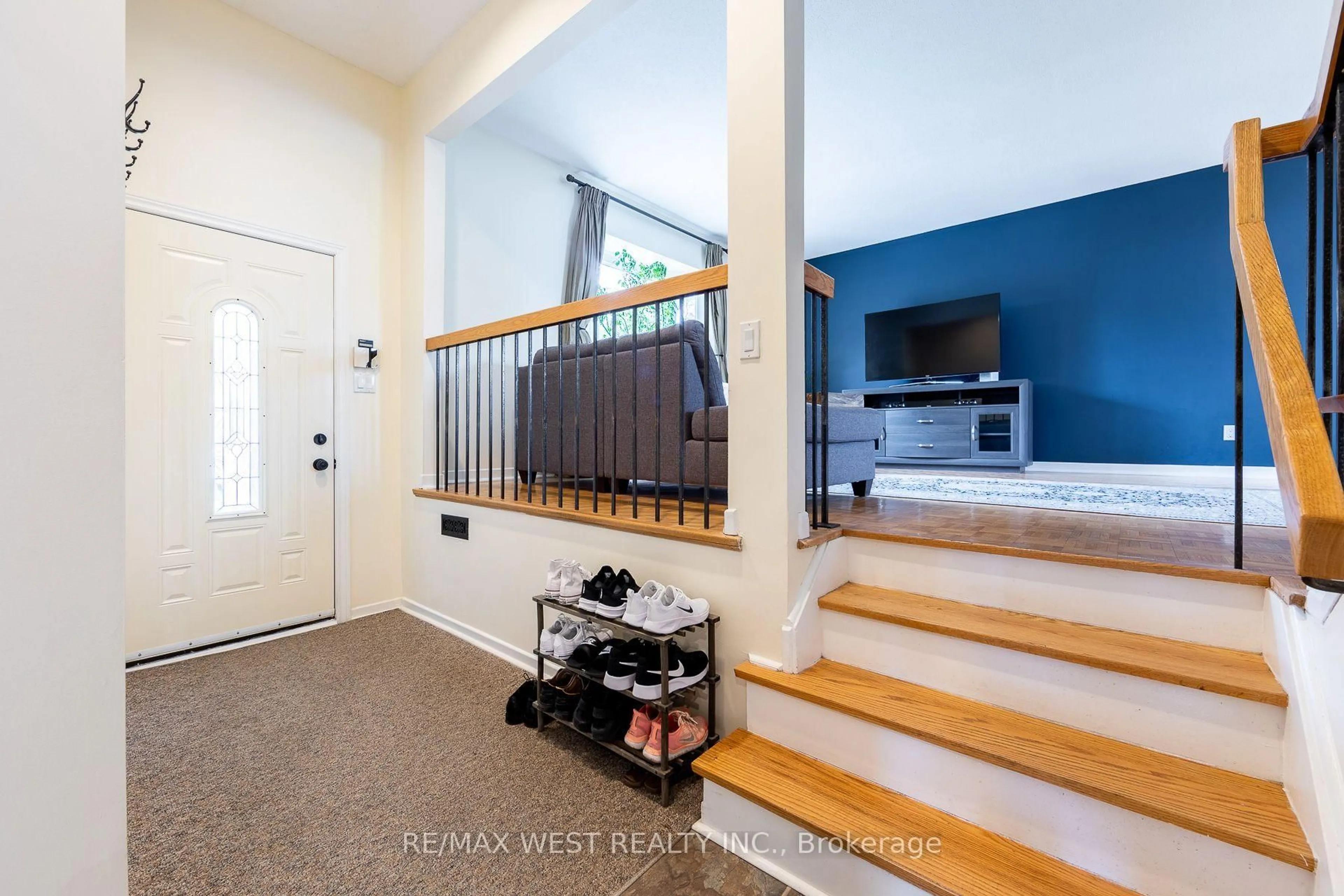 Indoor entryway for 20 Sanderson Cres, Richmond Hill Ontario L4C 5L4