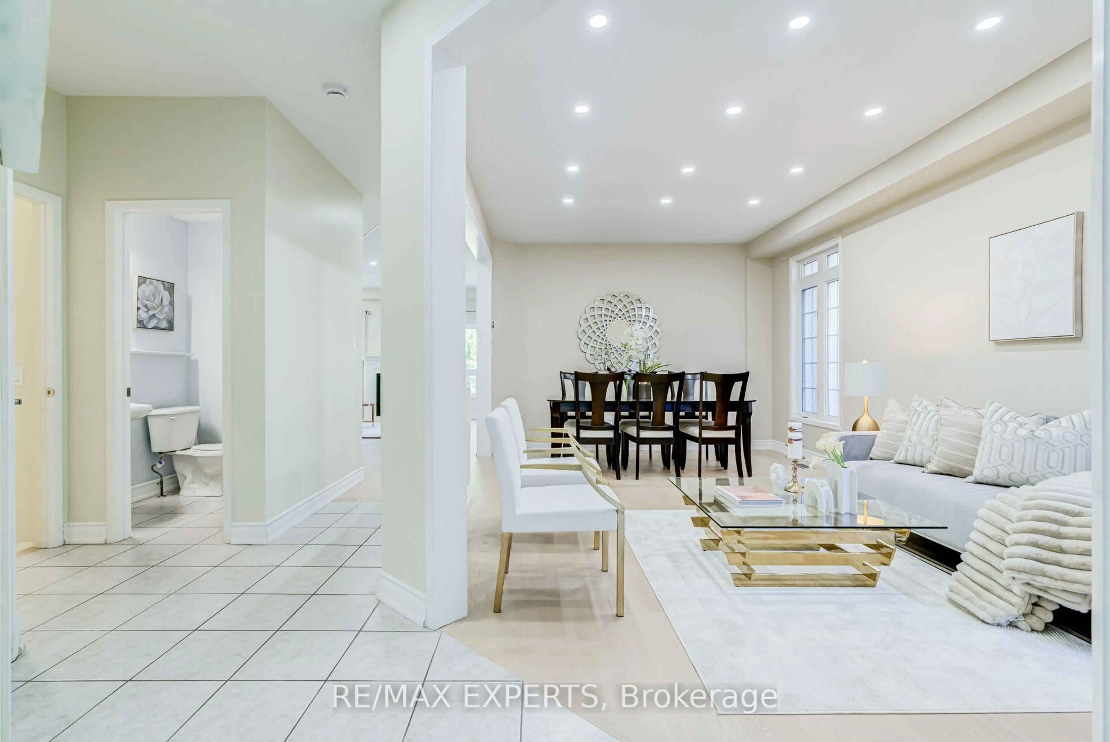 Indoor foyer for 45 Naughton Dr, Richmond Hill Ontario L4C 0R2
