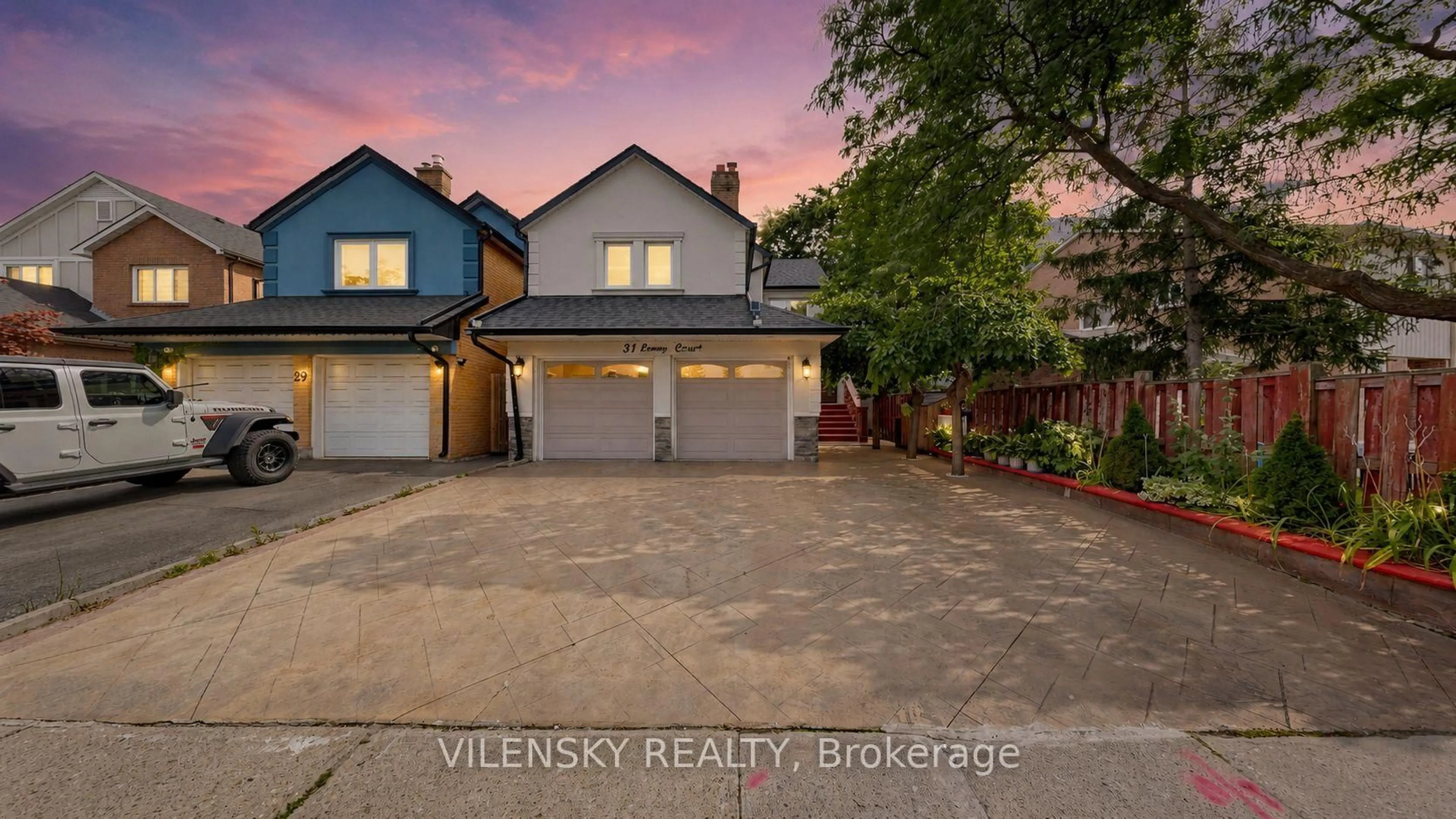 A pic from outside/outdoor area/front of a property/back of a property/a pic from drone, street for 31 Lonny Crt, Vaughan Ontario L4J 3J9