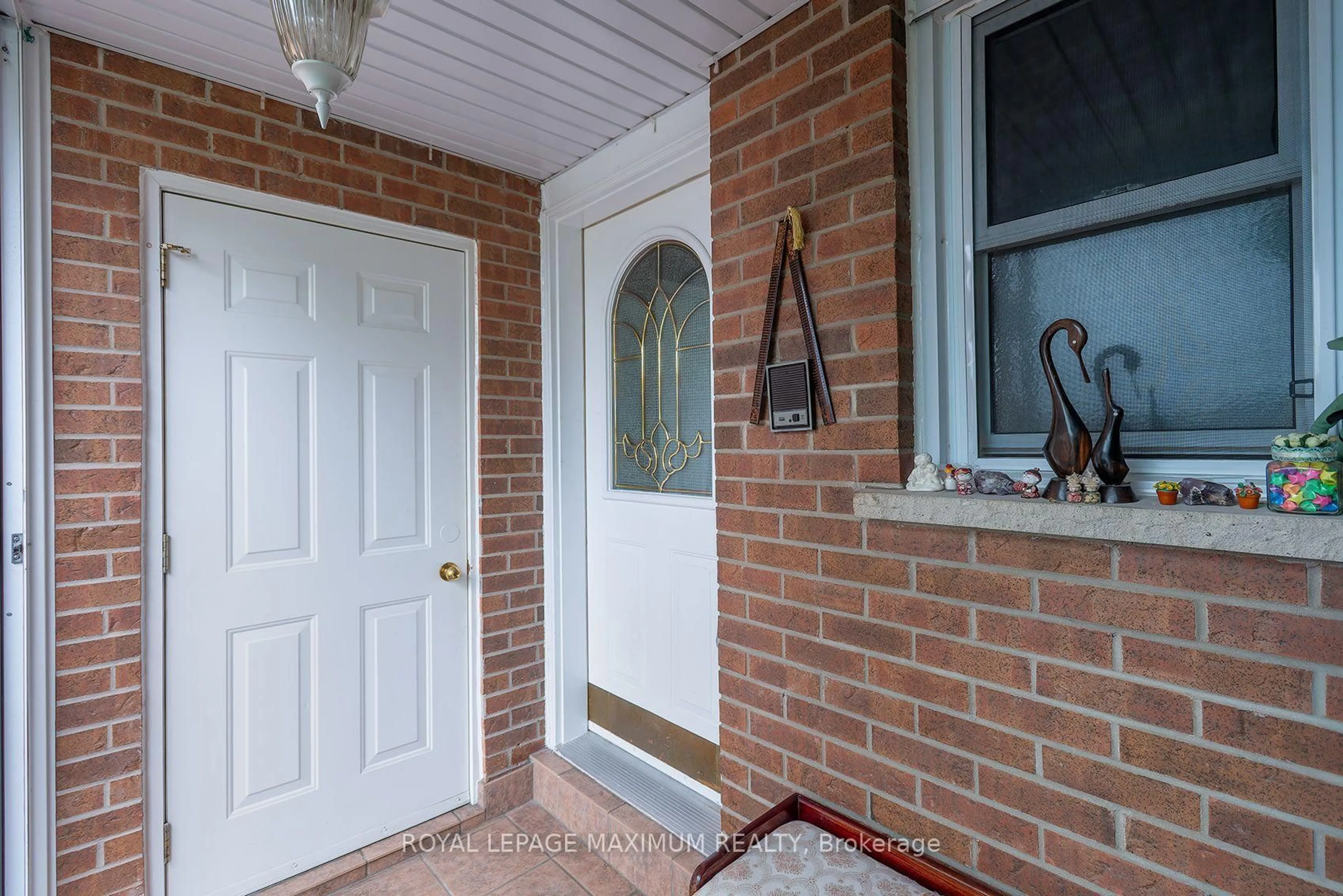 Indoor entryway for 53 Aberdeen Ave, Vaughan Ontario L4L 1C1