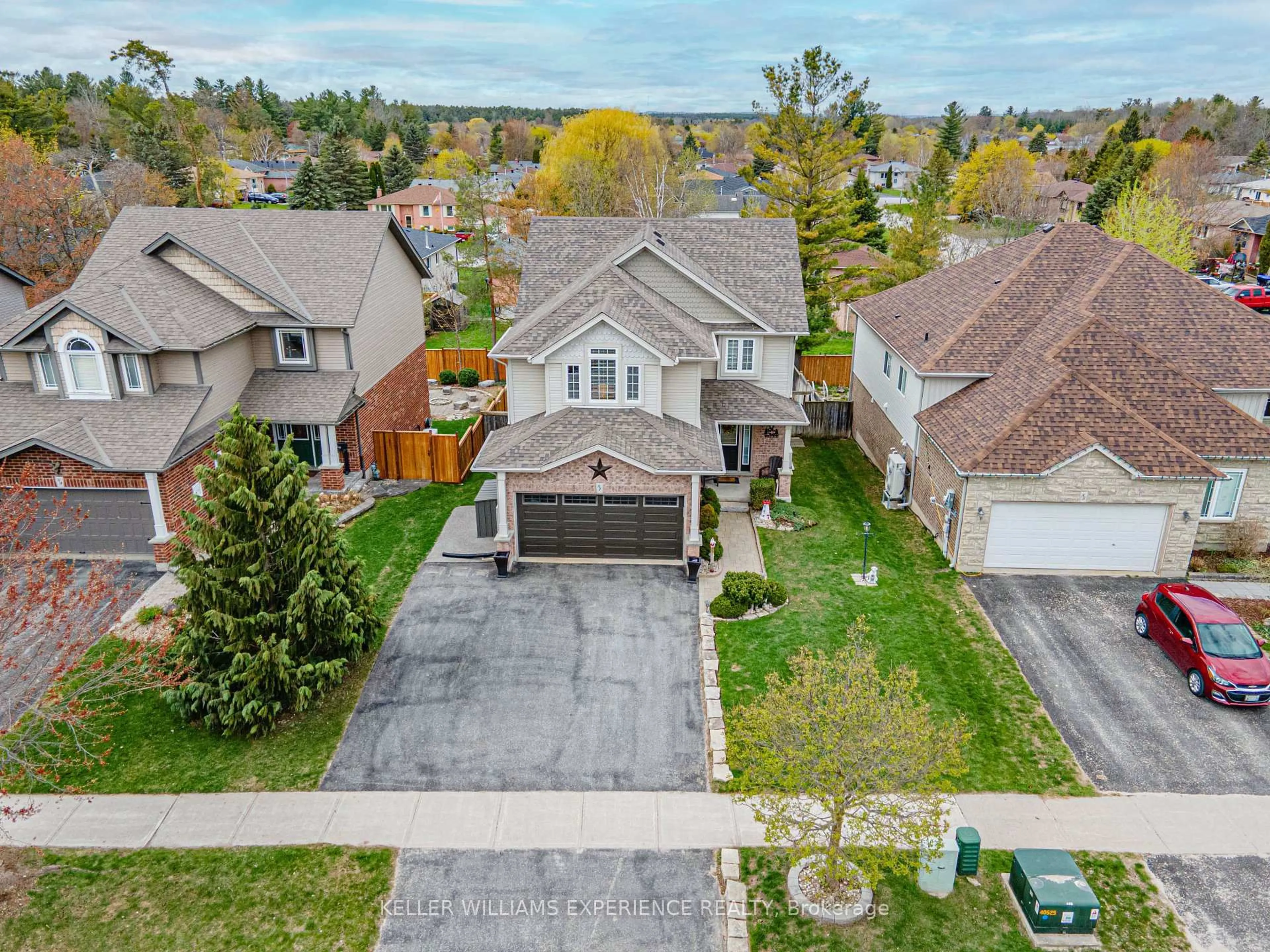 A pic from outside/outdoor area/front of a property/back of a property/a pic from drone, street for 87 Armeda Clow Cres, Essa Ontario L3W 0H6