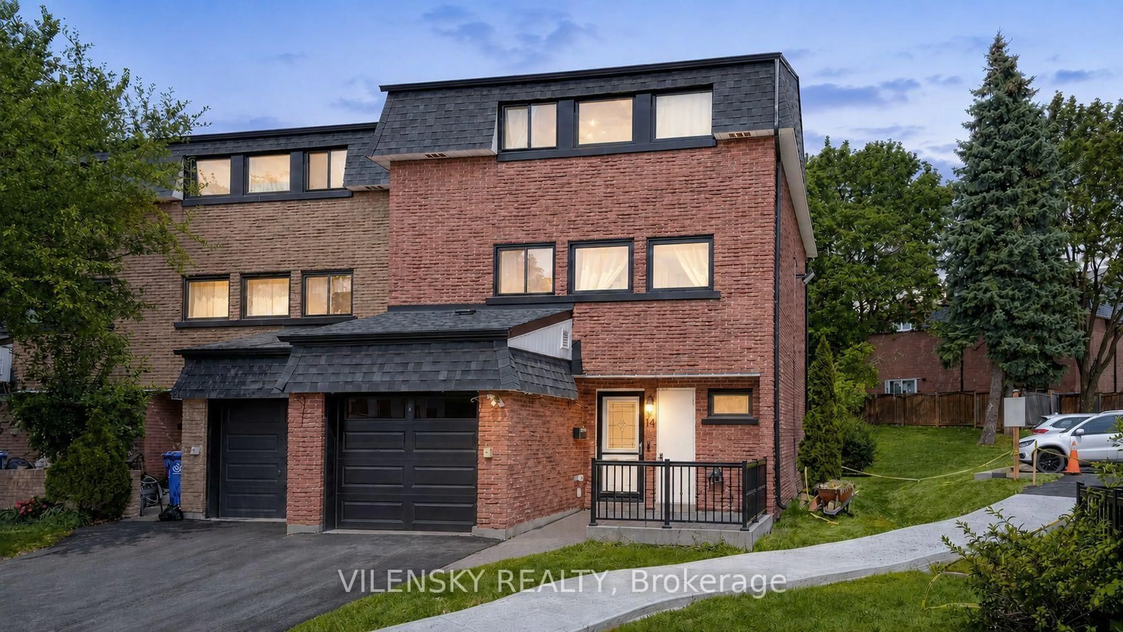 Home with brick exterior material, street for 14 Poplar Cres #19, Aurora Ontario L4G 3L3