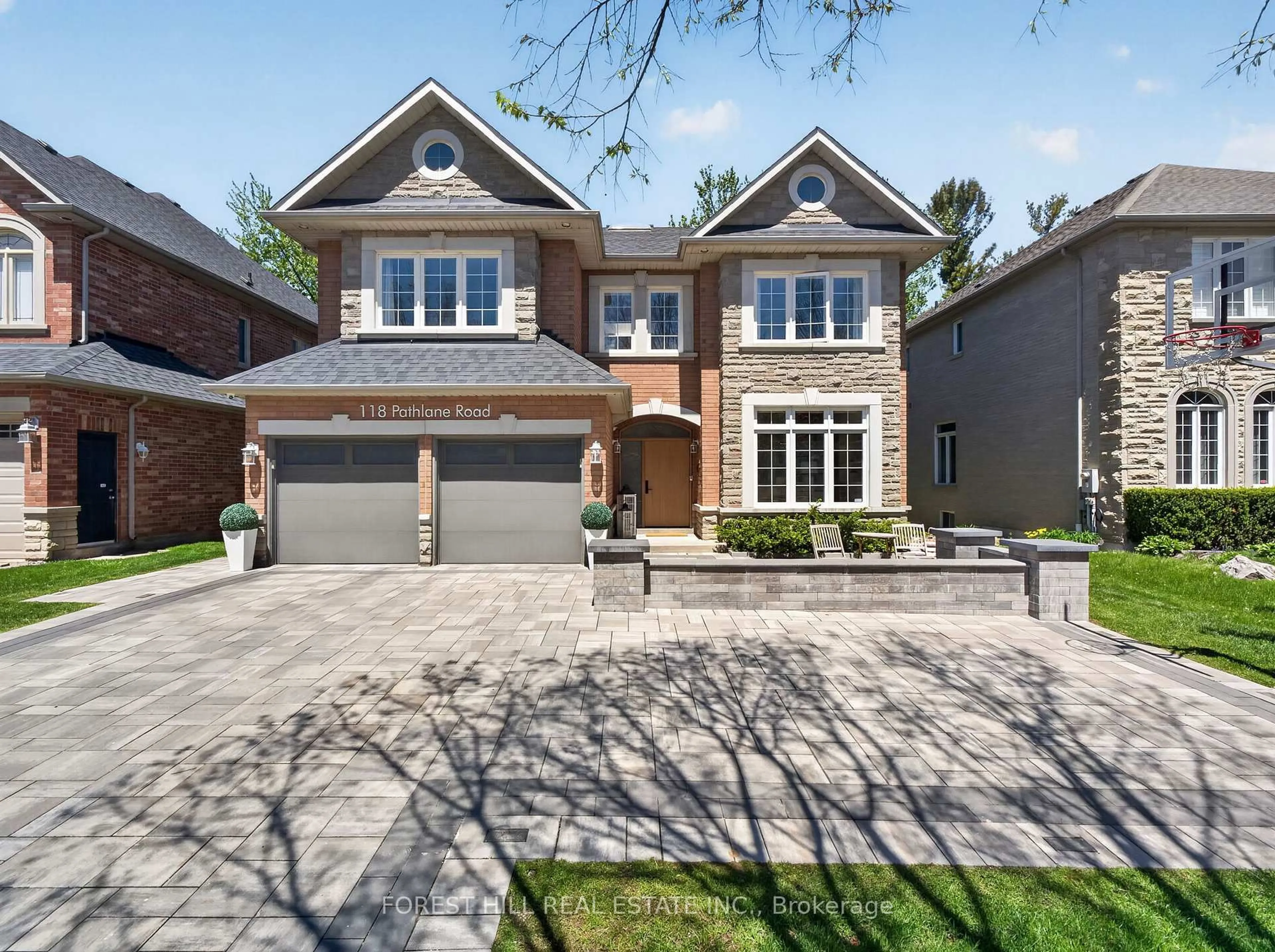 Home with brick exterior material, street for 118 Pathlane Rd, Richmond Hill Ontario L4B 4R1