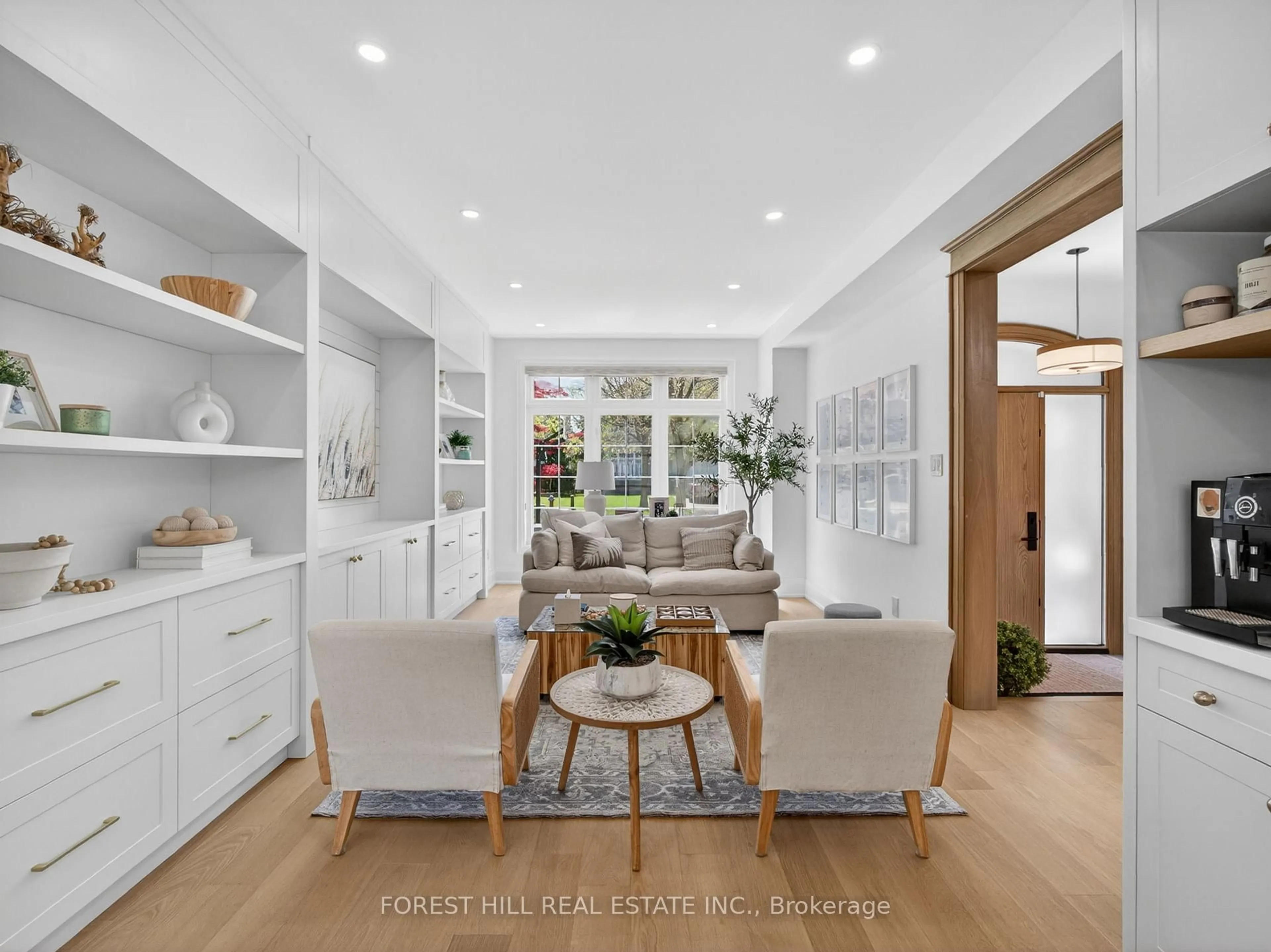 Open concept kitchen, unknown for 118 Pathlane Rd, Richmond Hill Ontario L4B 4R1