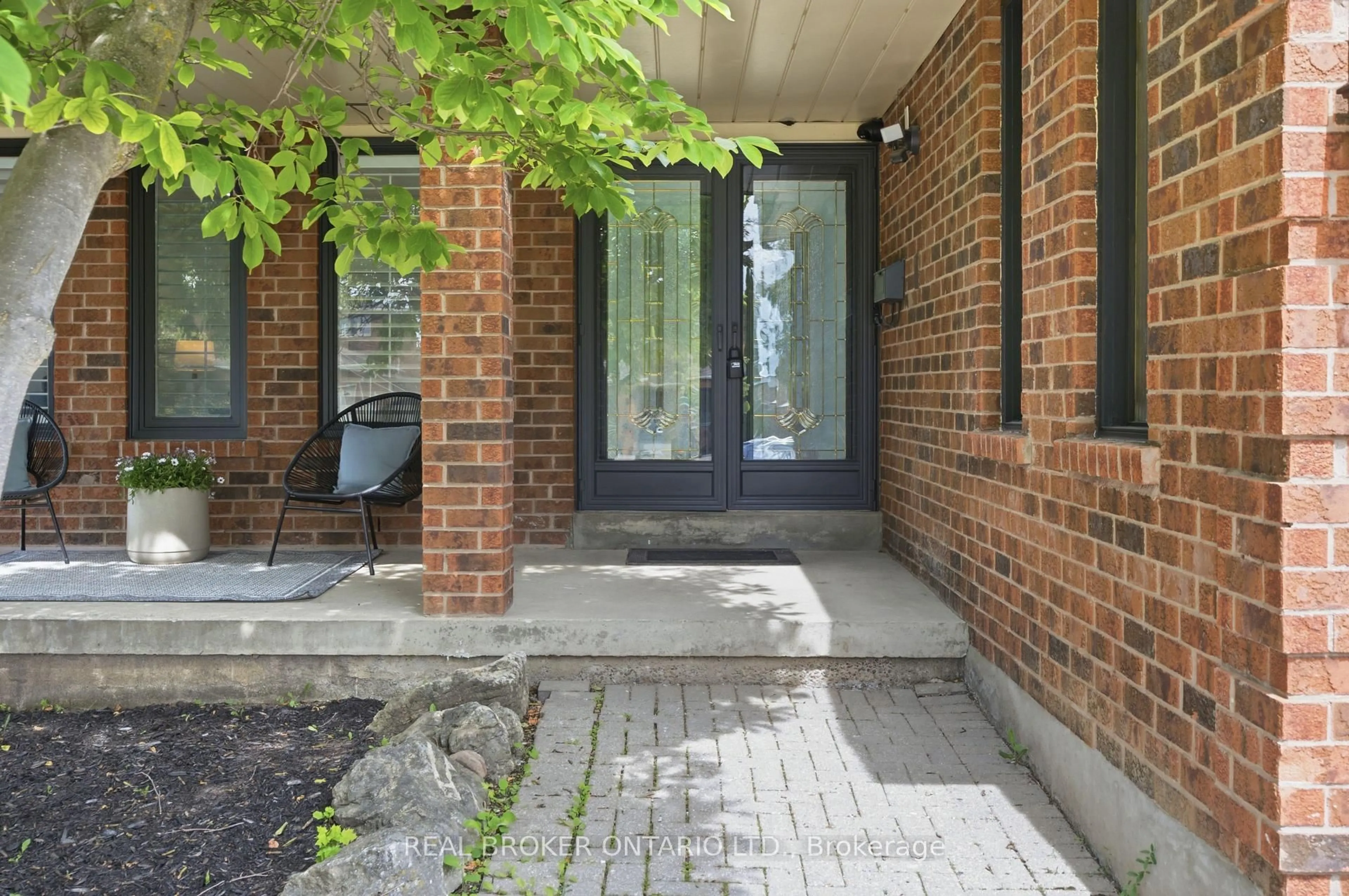 Patio, street for 94 Roxana Ave, Vaughan Ontario L4L 3Y8