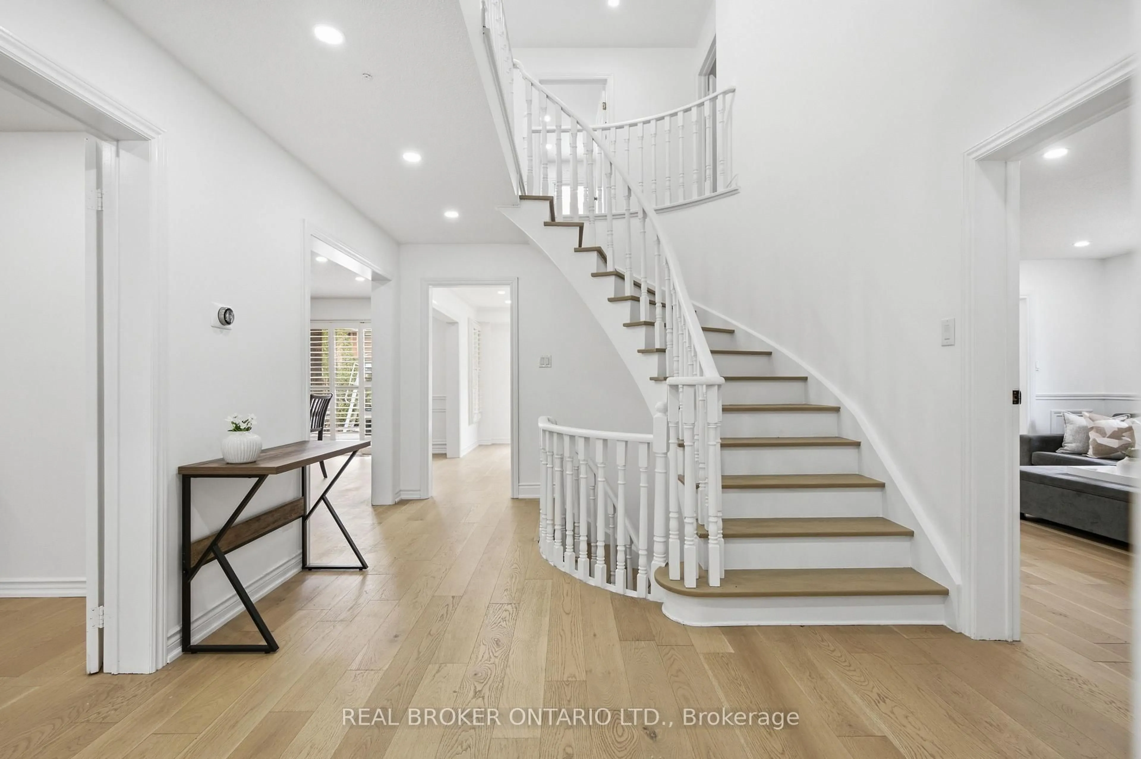 Unknown for 94 Roxana Ave, Vaughan Ontario L4L 3Y8