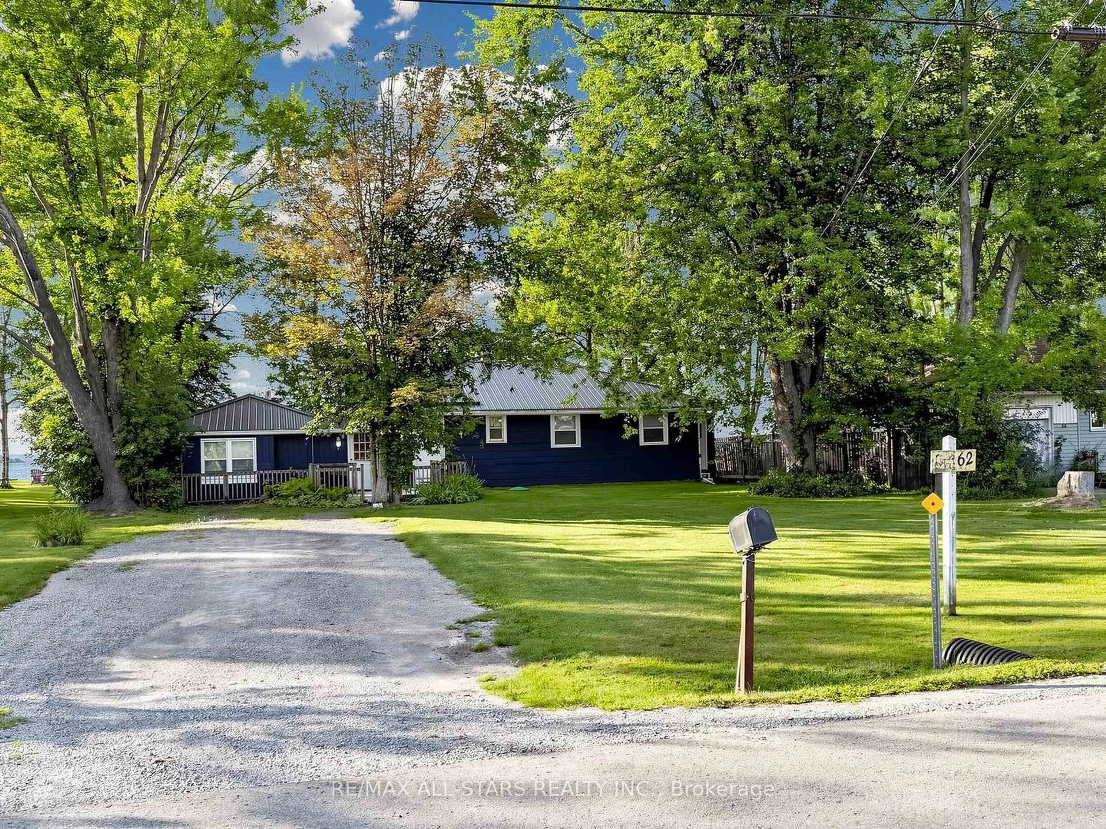 A pic from outside/outdoor area/front of a property/back of a property/a pic from drone, street for 62 Irving Dr, Georgina Ontario L0E 1N0