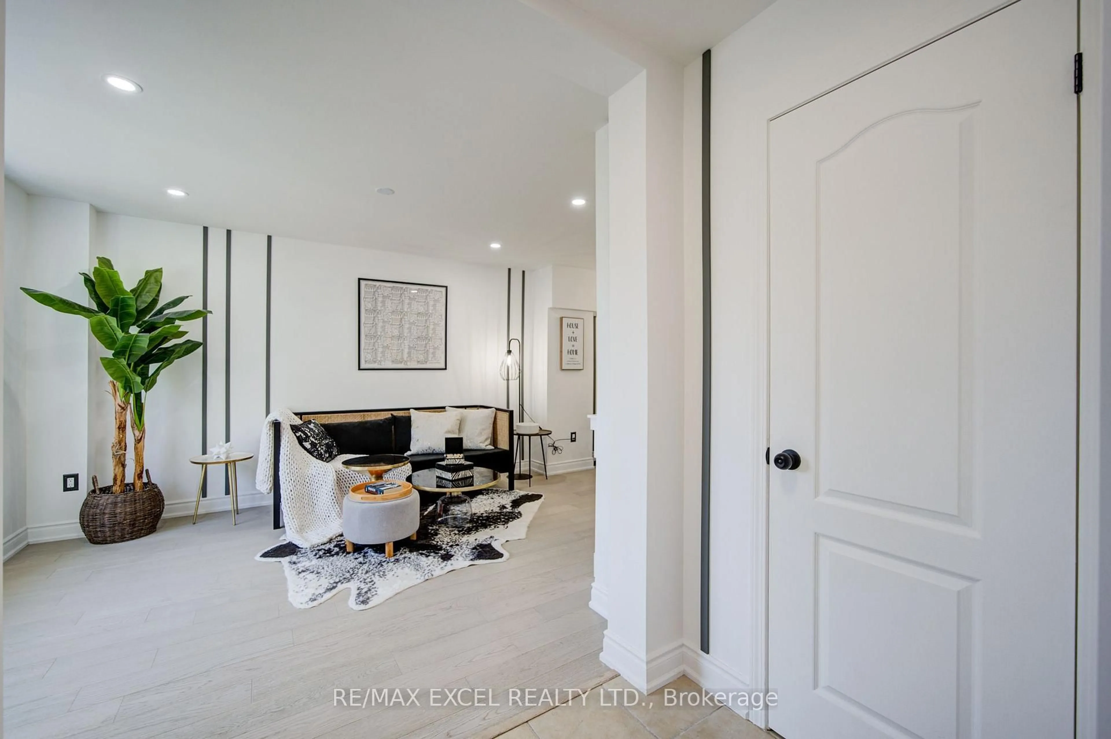 Indoor entryway for 454 Bur Oak Ave, Markham Ontario L6C 3A7