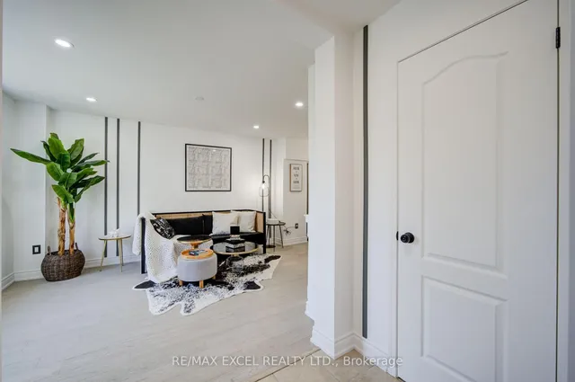 454 Bur Oak Ave, Markham 5