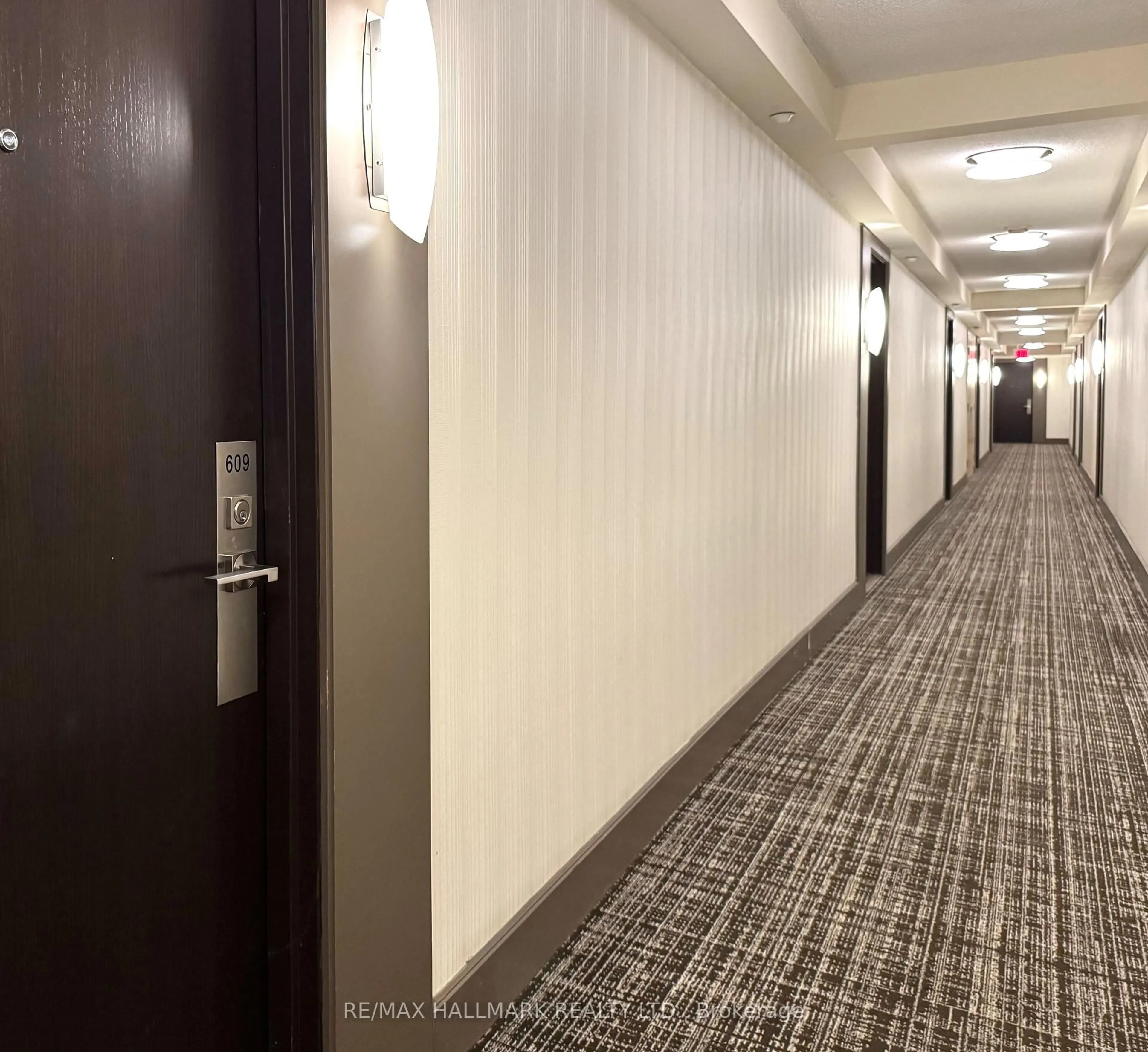 Indoor foyer for 376 Highway 7 #609, Richmond Hill Ontario L4B 0C7