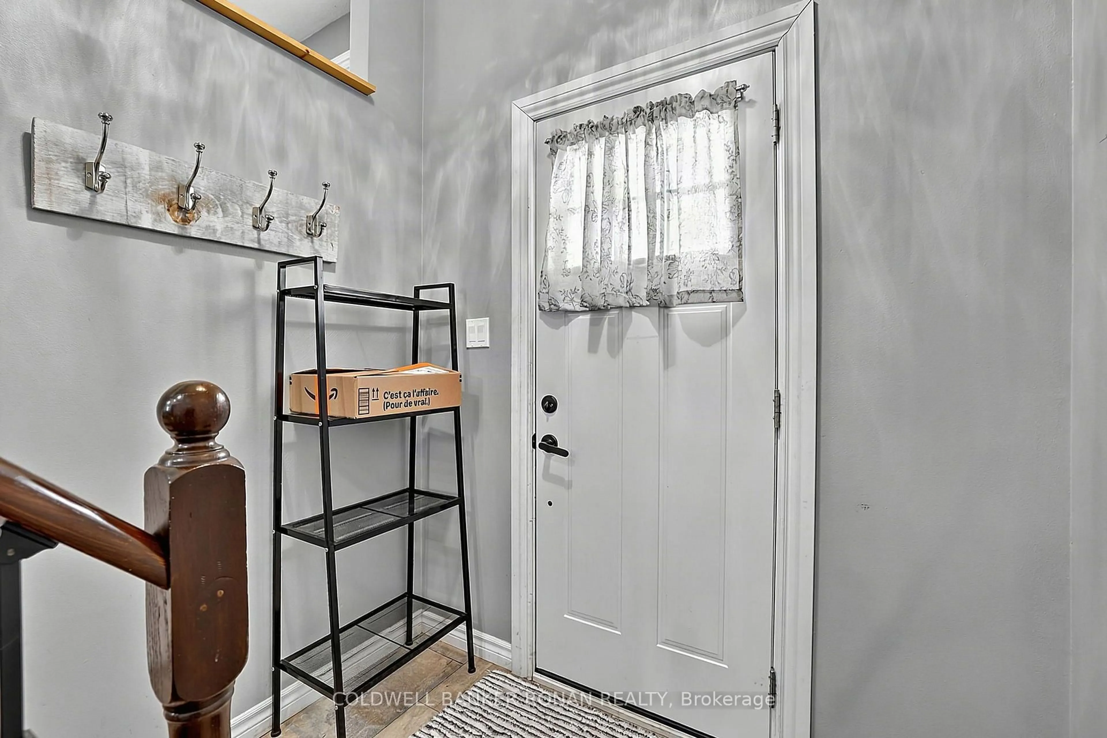 Indoor entryway for 8 McCarthy Cres, Essa Ontario L0M 1B3
