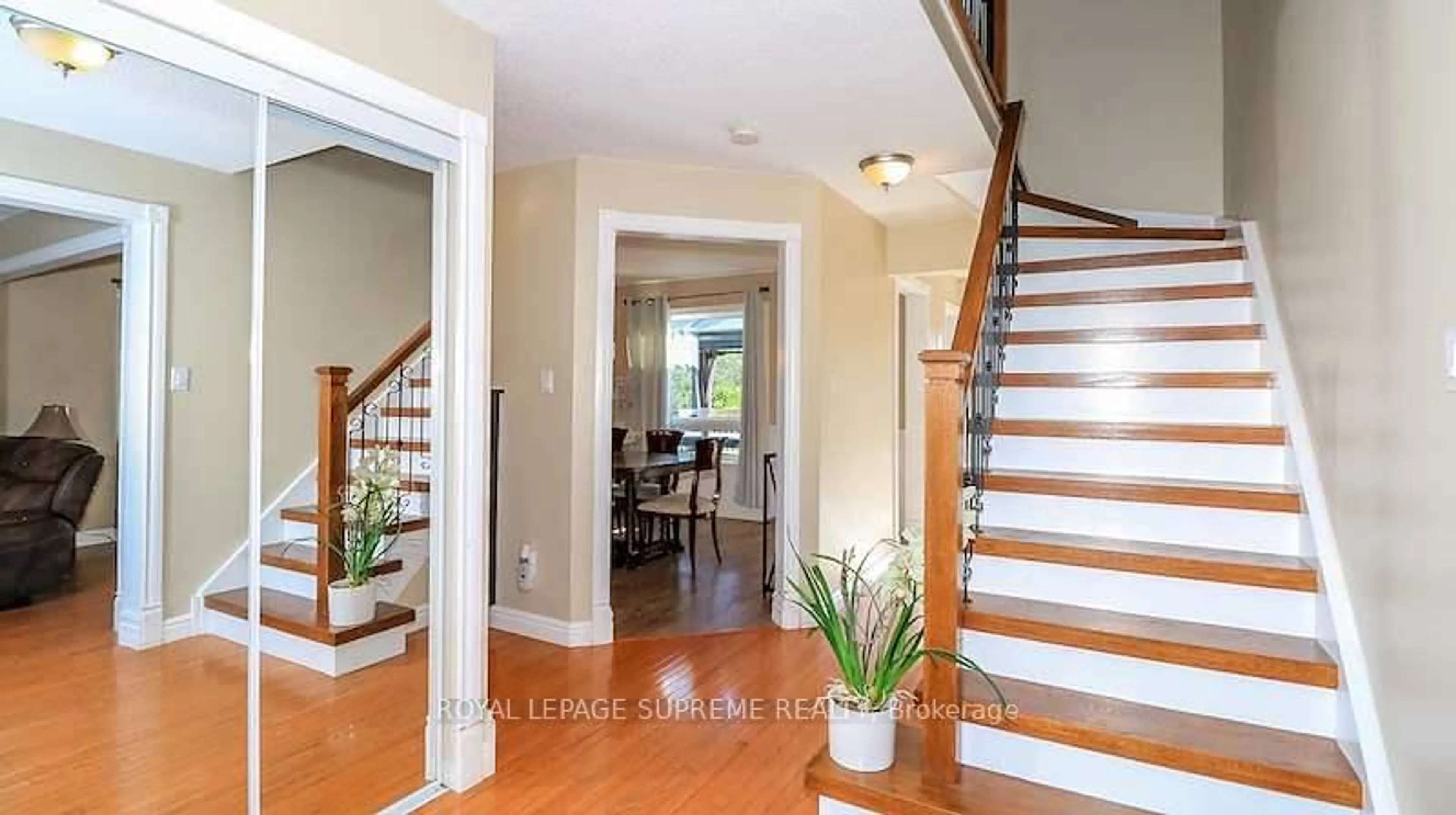 Indoor entryway for 2169 Jans Blvd, Innisfil Ontario L9S 1Y4