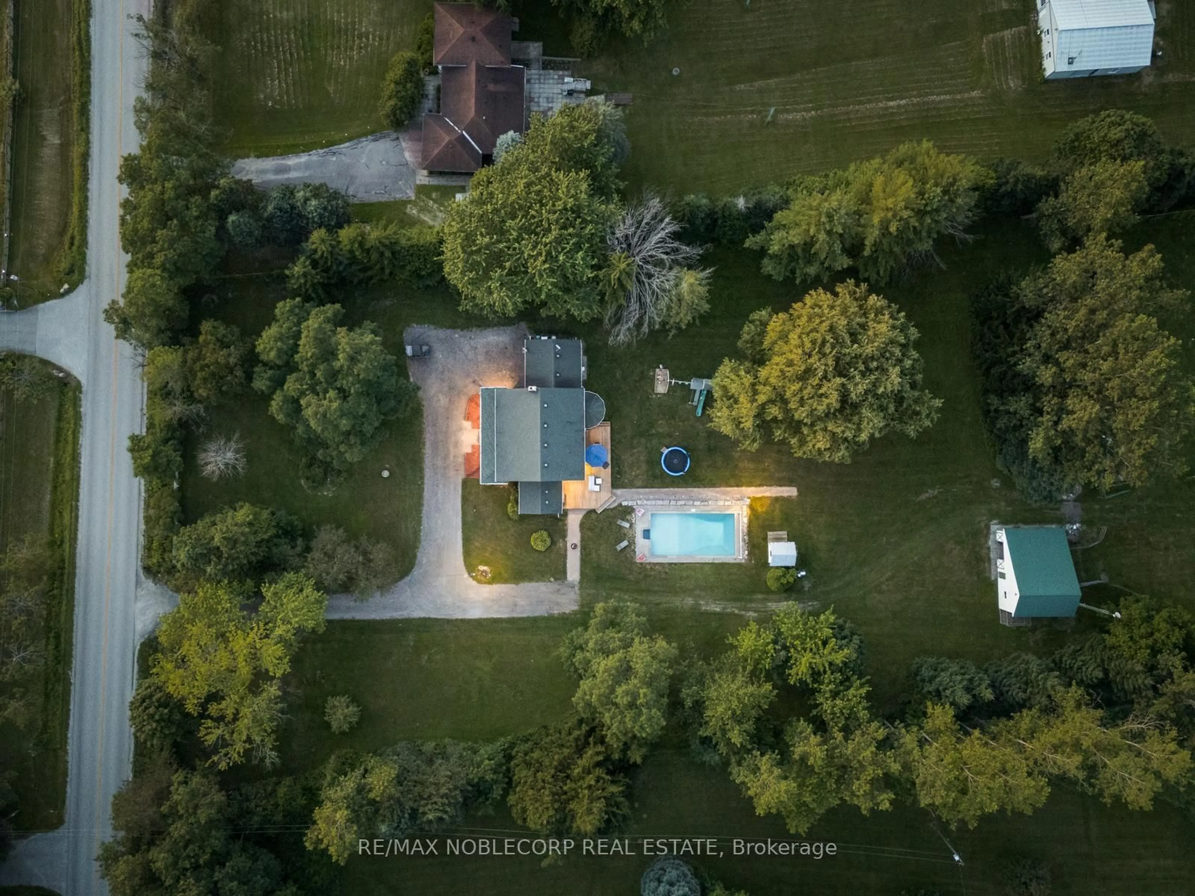 A pic from outside/outdoor area/front of a property/back of a property/a pic from drone, unknown for 2037 15th Sdrd, New Tecumseth Ontario L0G 1W0