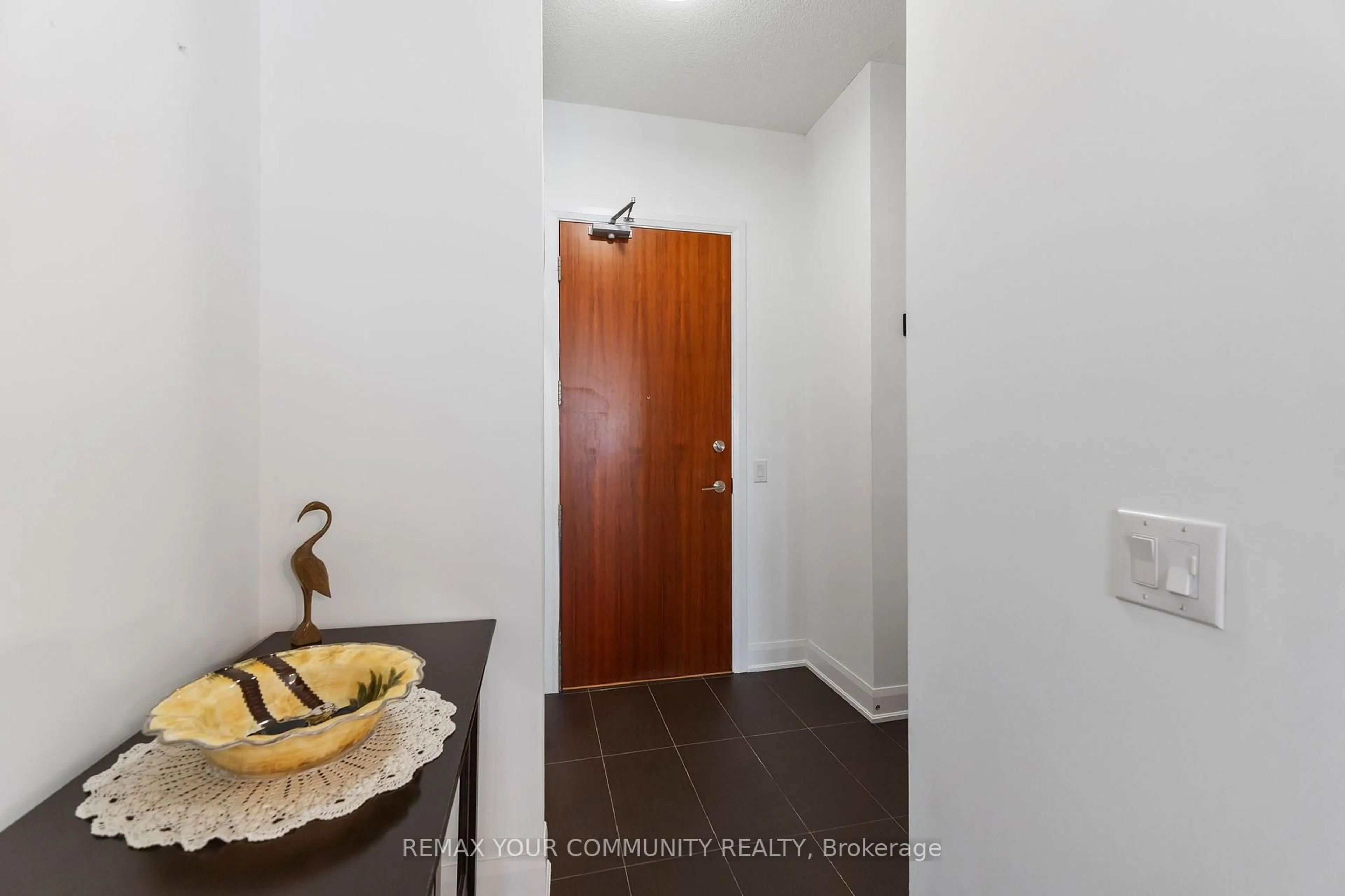 Indoor entryway for 4700 Highway 7 #205, Vaughan Ontario L4L 0B4
