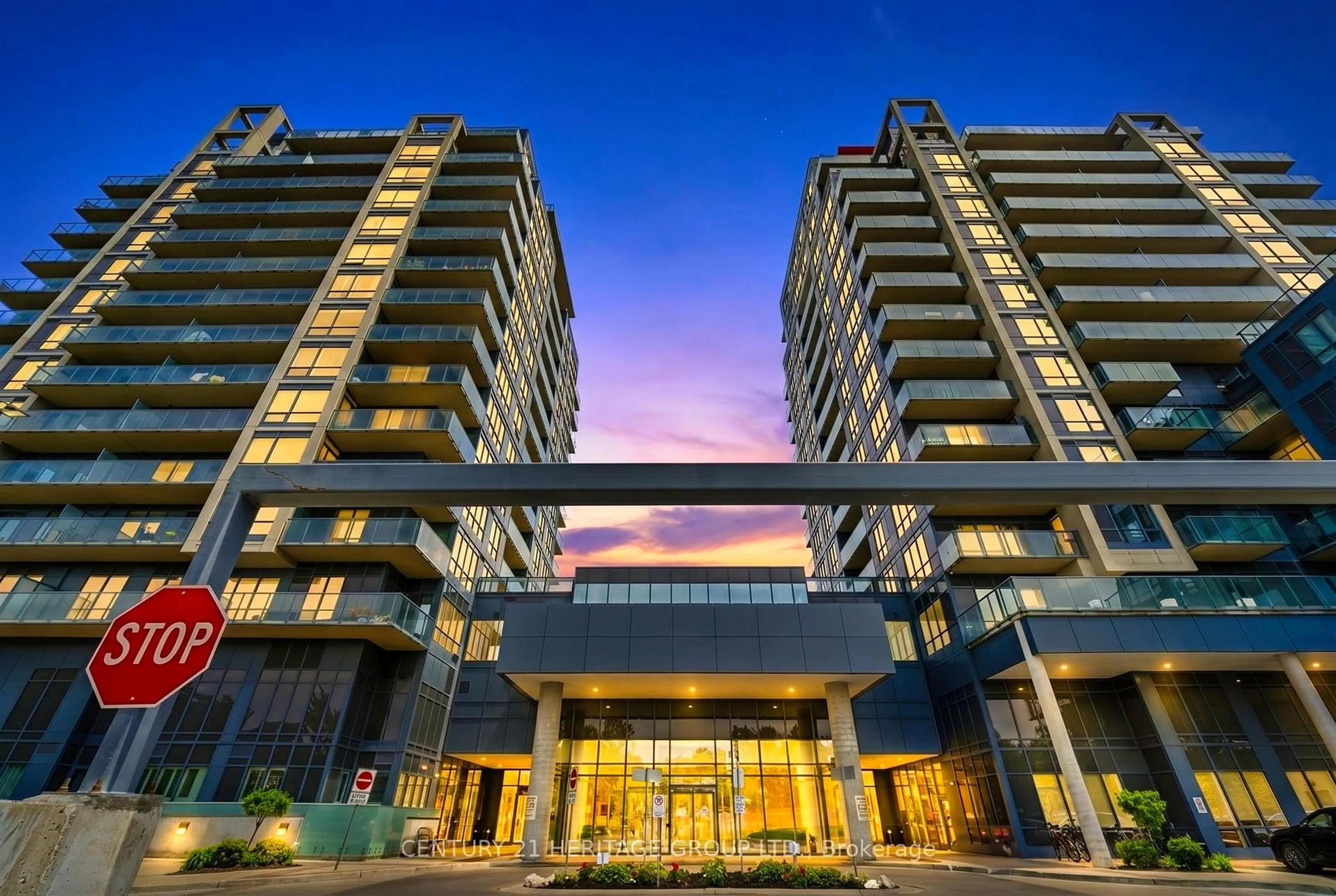 Indoor foyer for 9090 Yonge St #1106B, Richmond Hill Ontario L4C 0Z1