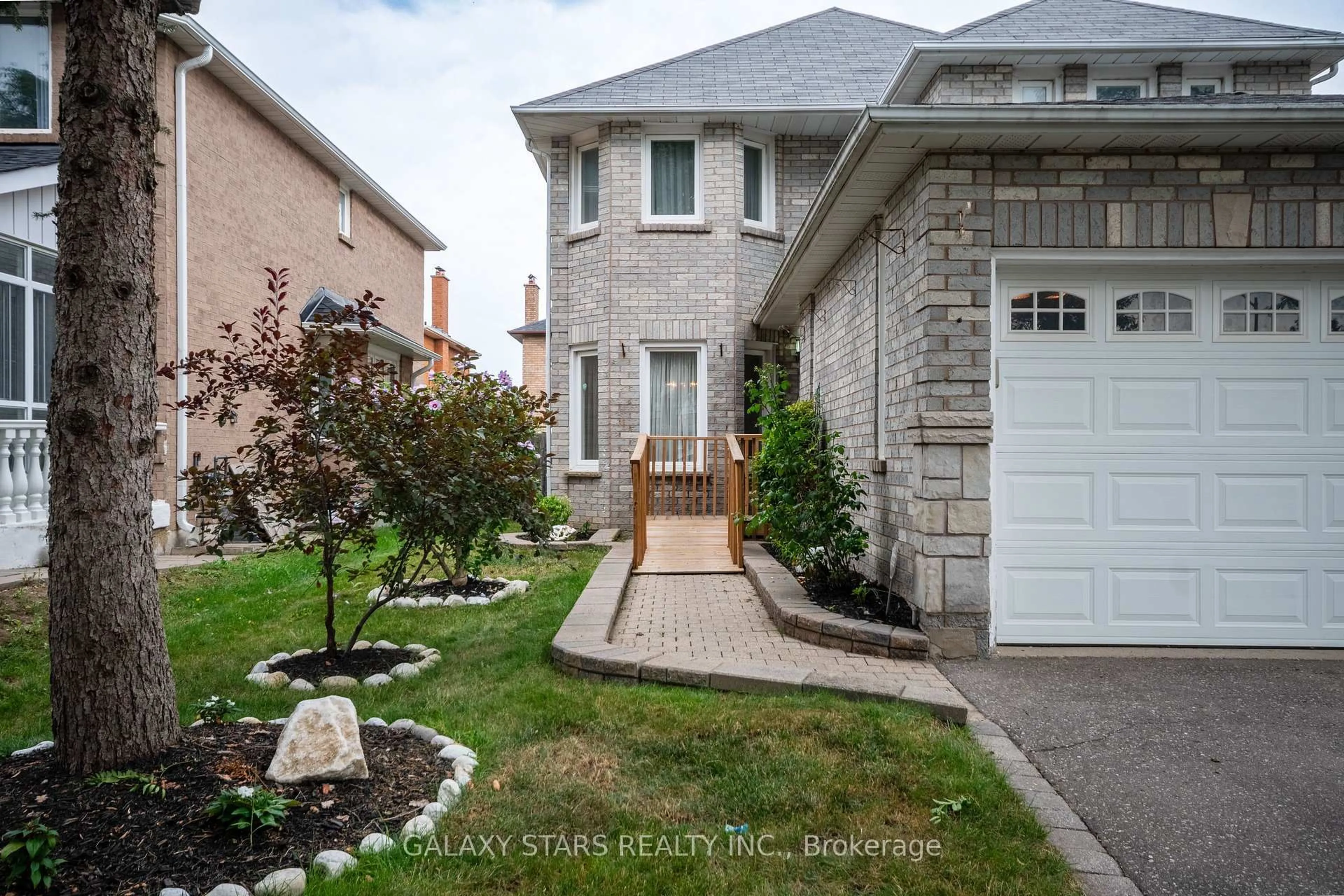 Home with brick exterior material, street for 28 Claircrest Rd, Markham Ontario L3S 2S5