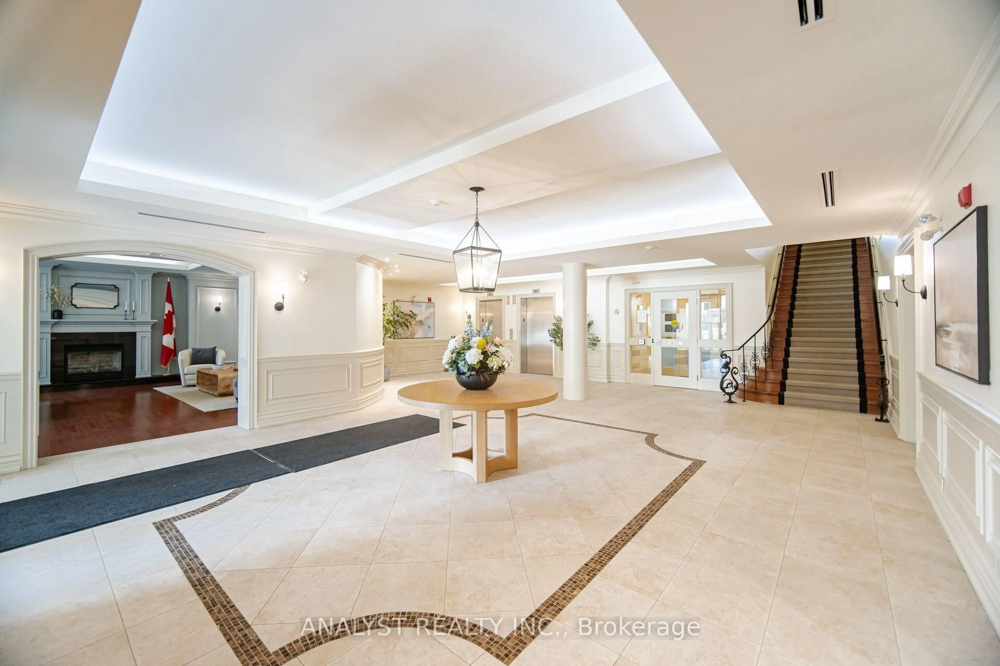 Indoor foyer for 9519 Keele St #221, Vaughan Ontario L6A 4A2