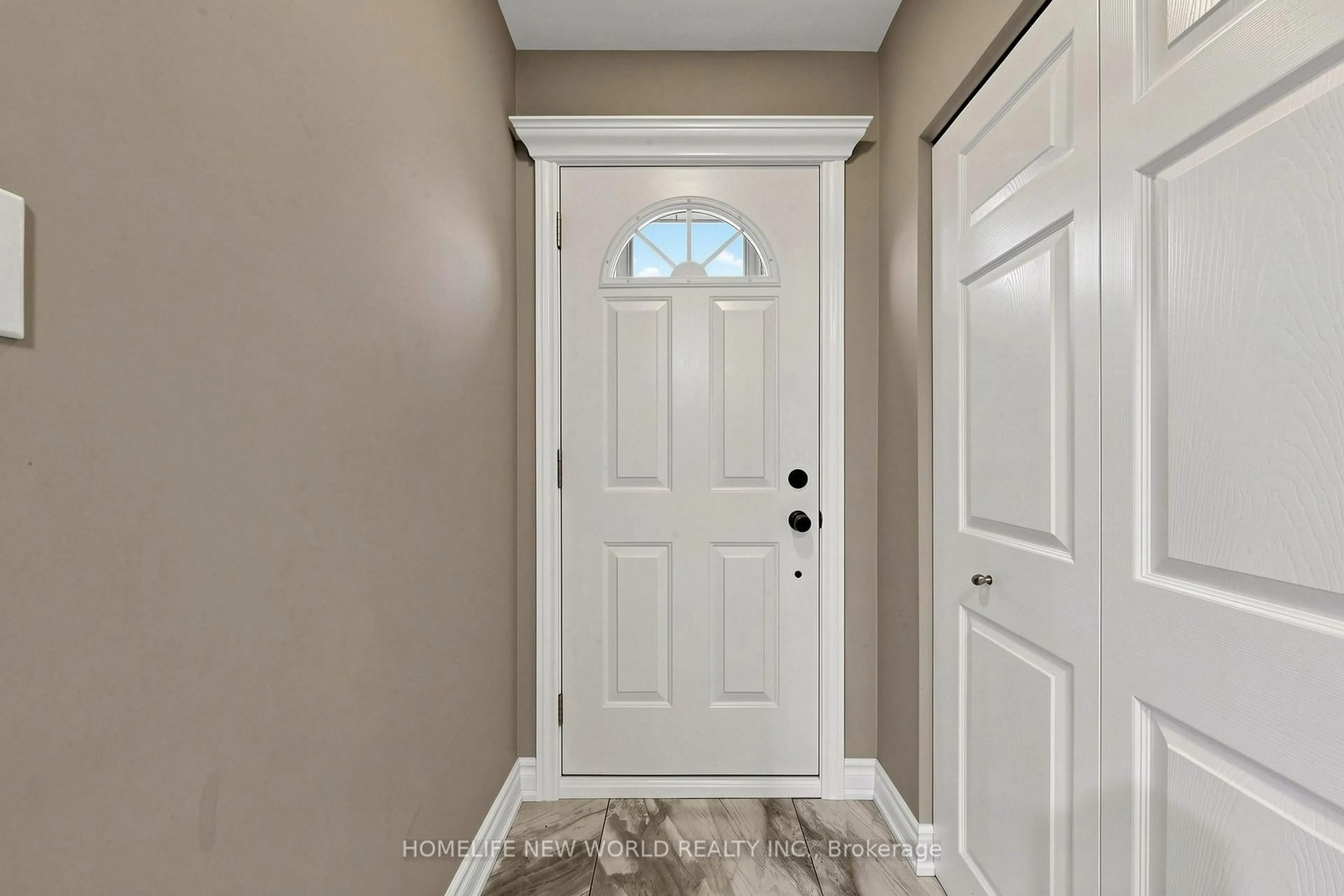 Indoor entryway for 6 Valleycrest Ave, Markham Ontario L3P 1H7