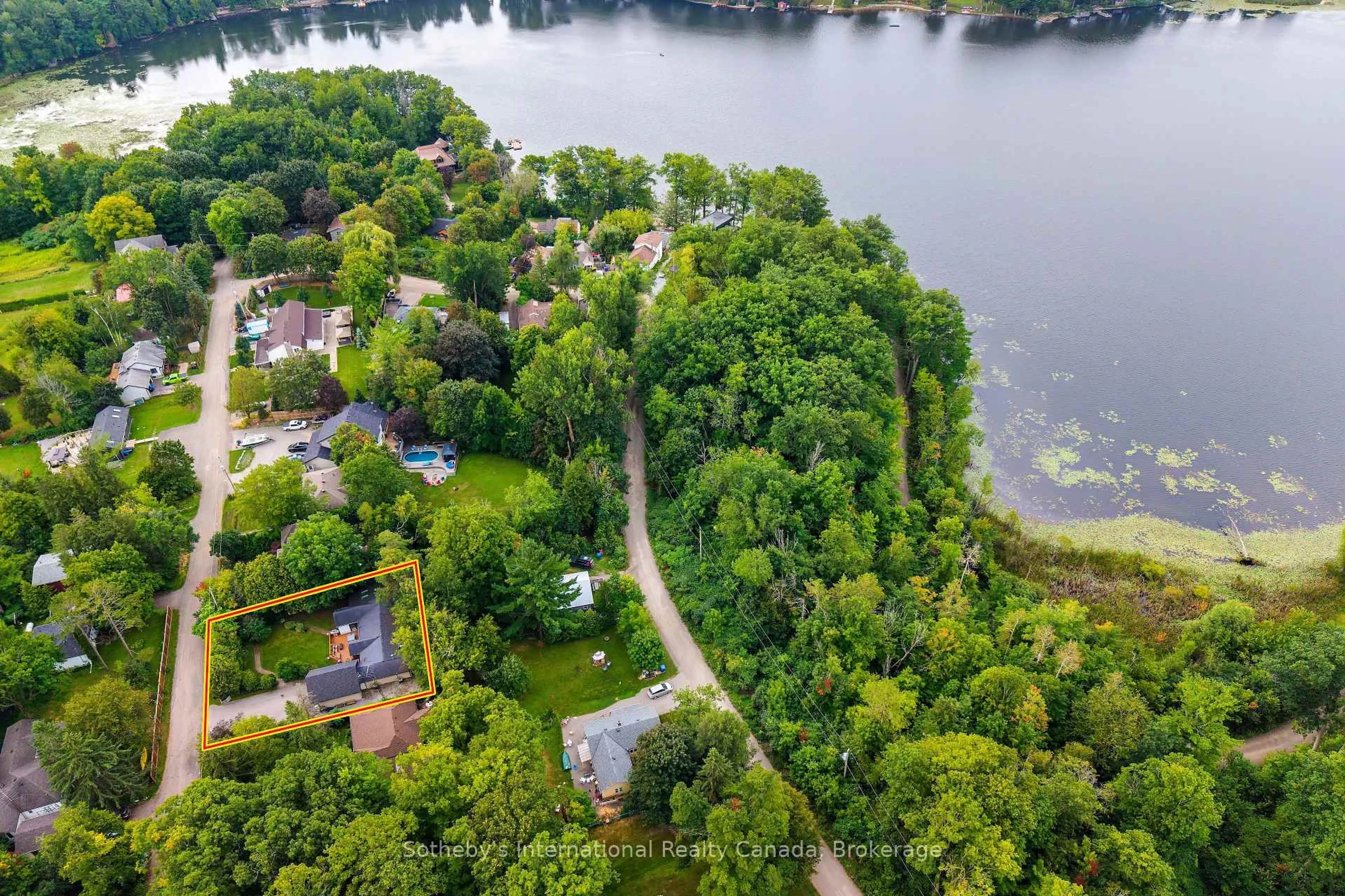 A pic from outside/outdoor area/front of a property/back of a property/a pic from drone, water/lake/river/ocean view for 38 Hilltop Blvd, Whitchurch-Stouffville Ontario L0H 1G0