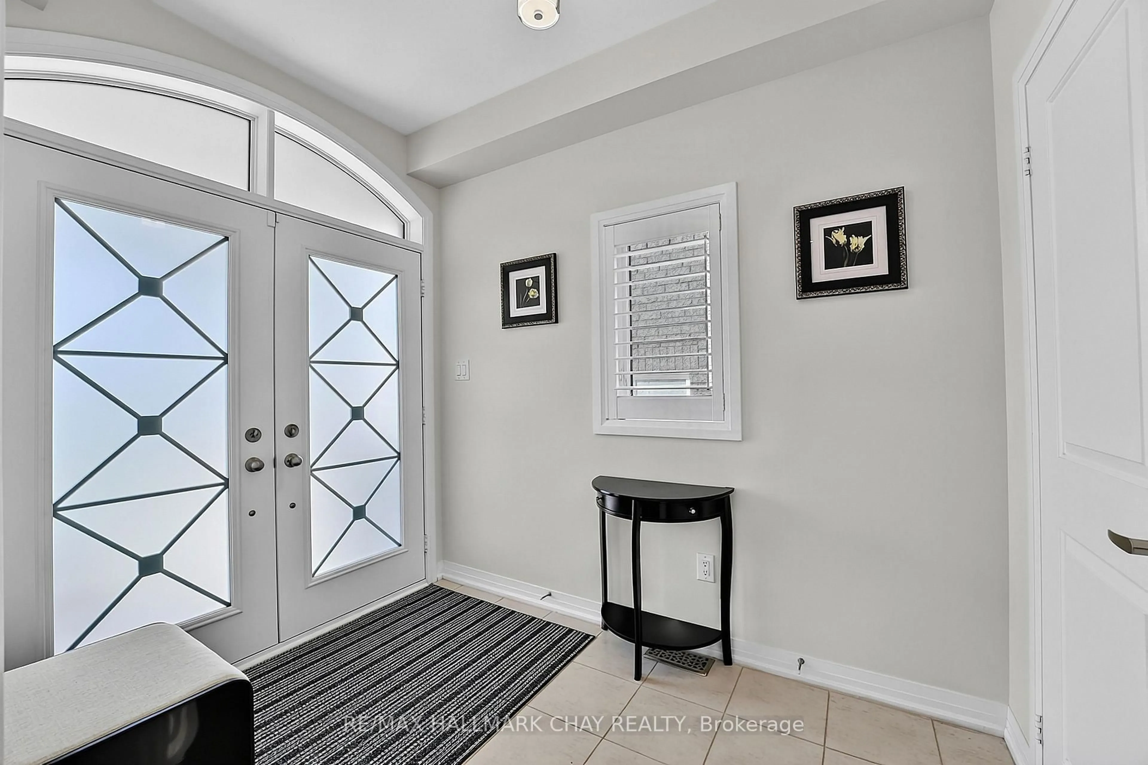 Indoor entryway for 1709 Emberton Way, Innisfil Ontario L9S 0N4