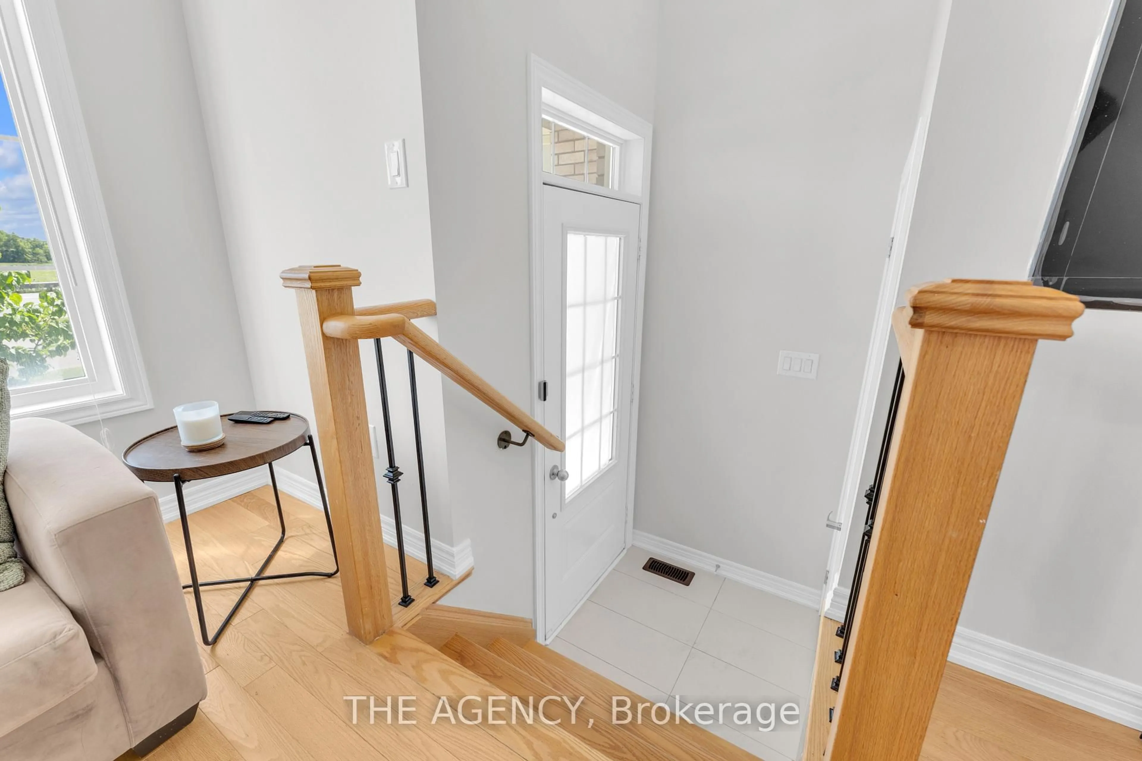Indoor entryway for 2064 Donald Cousens Pkwy, Markham Ontario L6B 0Z3