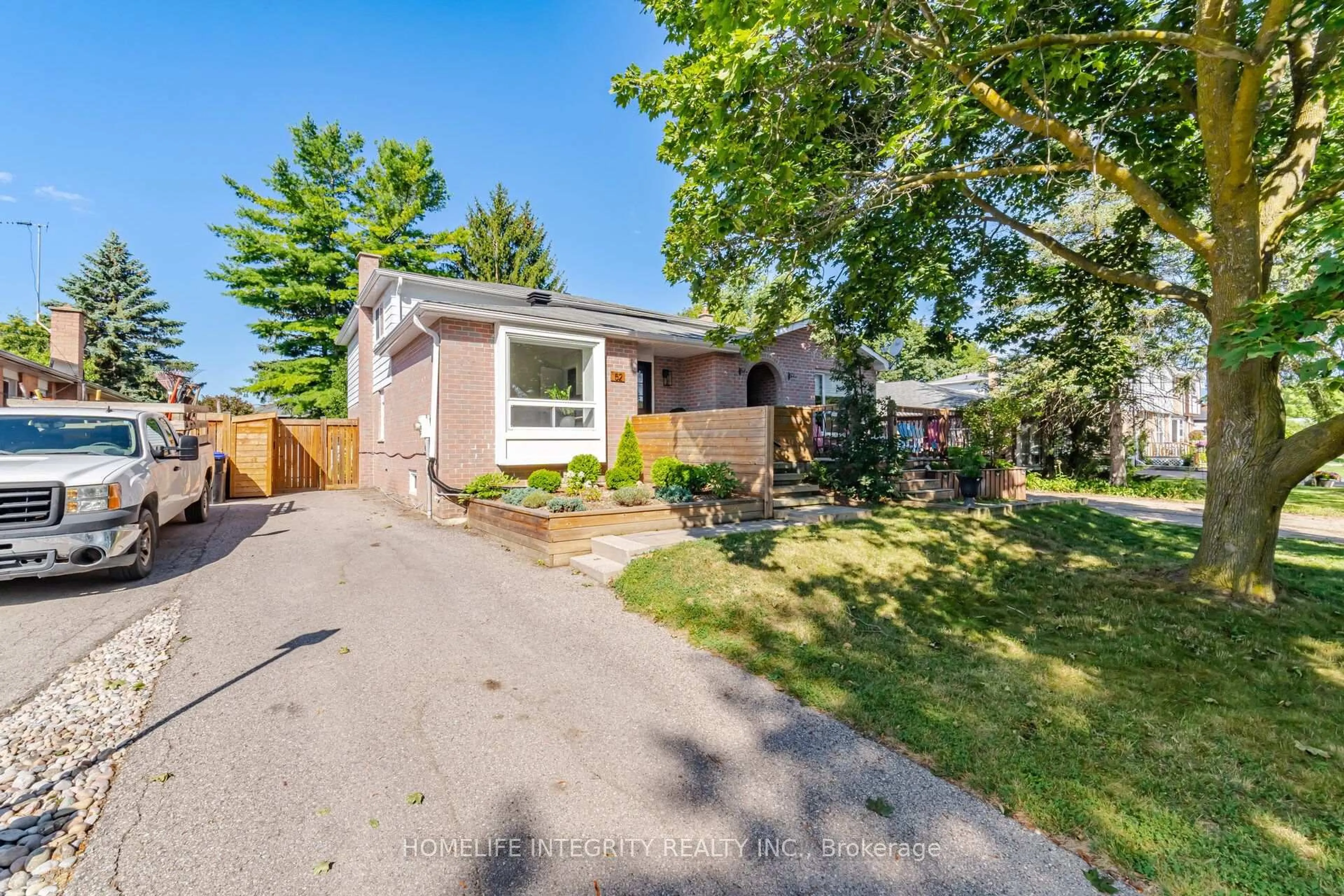 A pic from outside/outdoor area/front of a property/back of a property/a pic from drone, street for 52 Stewart Ave, New Tecumseth Ontario L9R 1C2