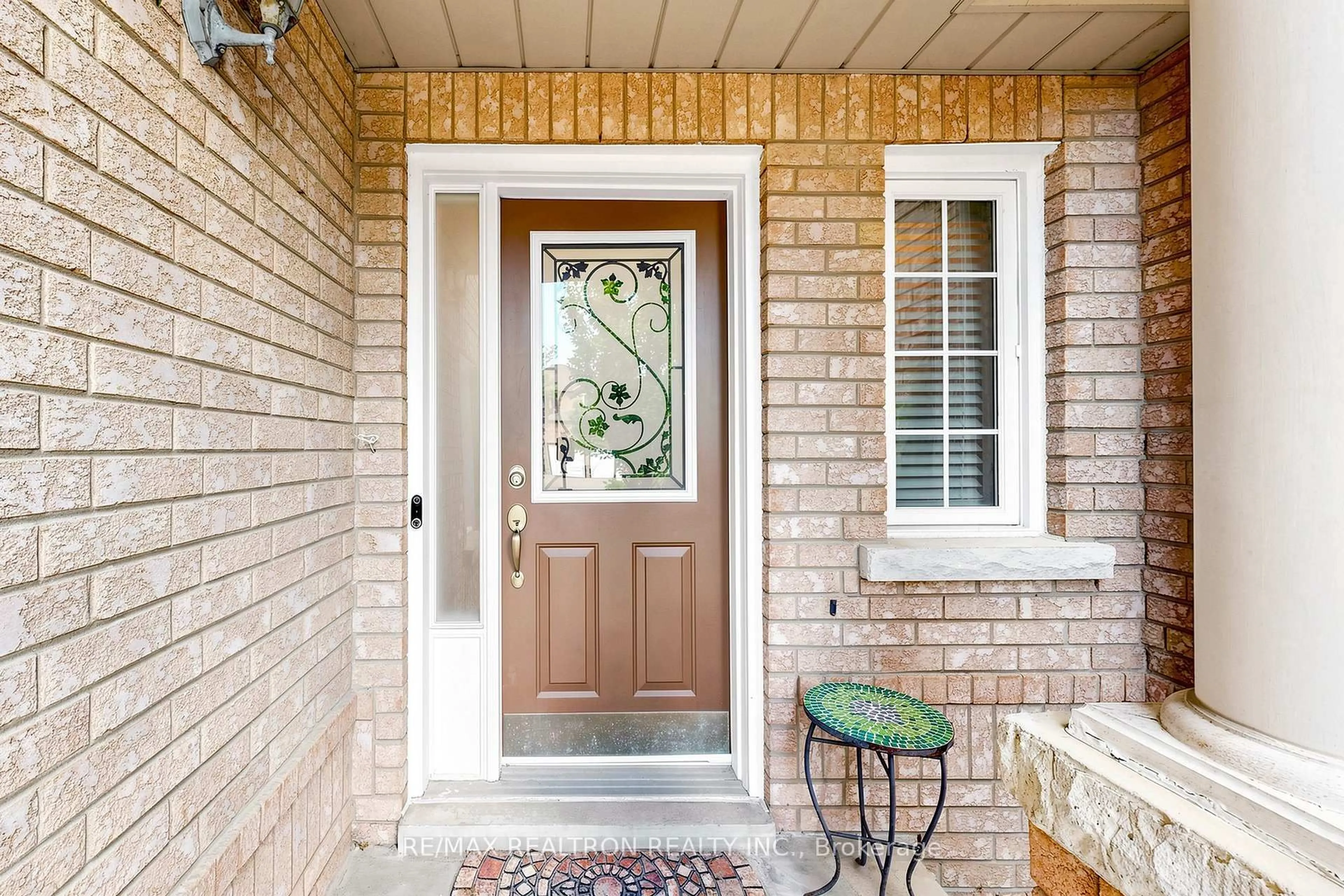 Indoor entryway for 8A Casa Grande St, Richmond Hill Ontario L4S 1R5
