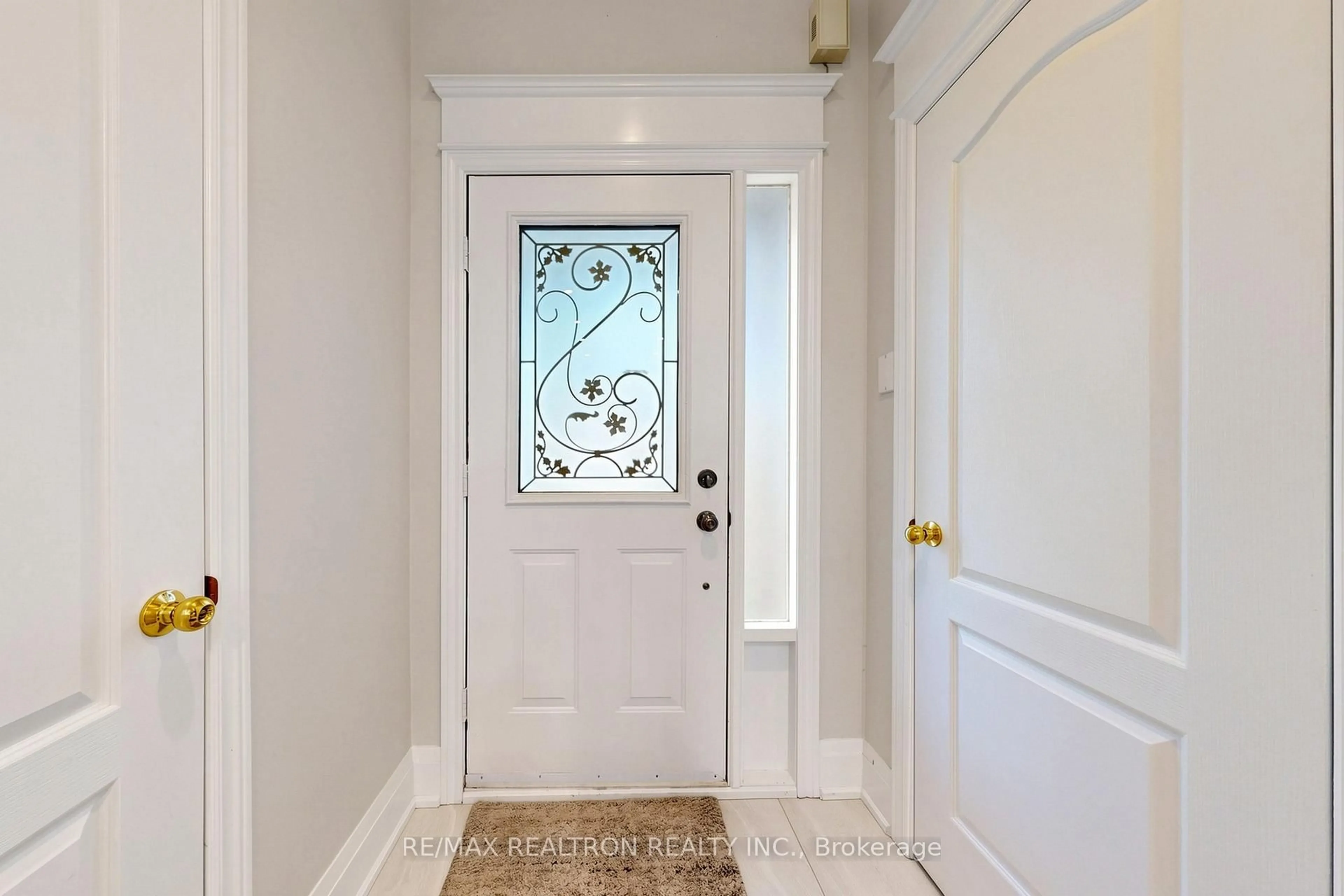 Indoor entryway for 8A Casa Grande St, Richmond Hill Ontario L4S 1R5