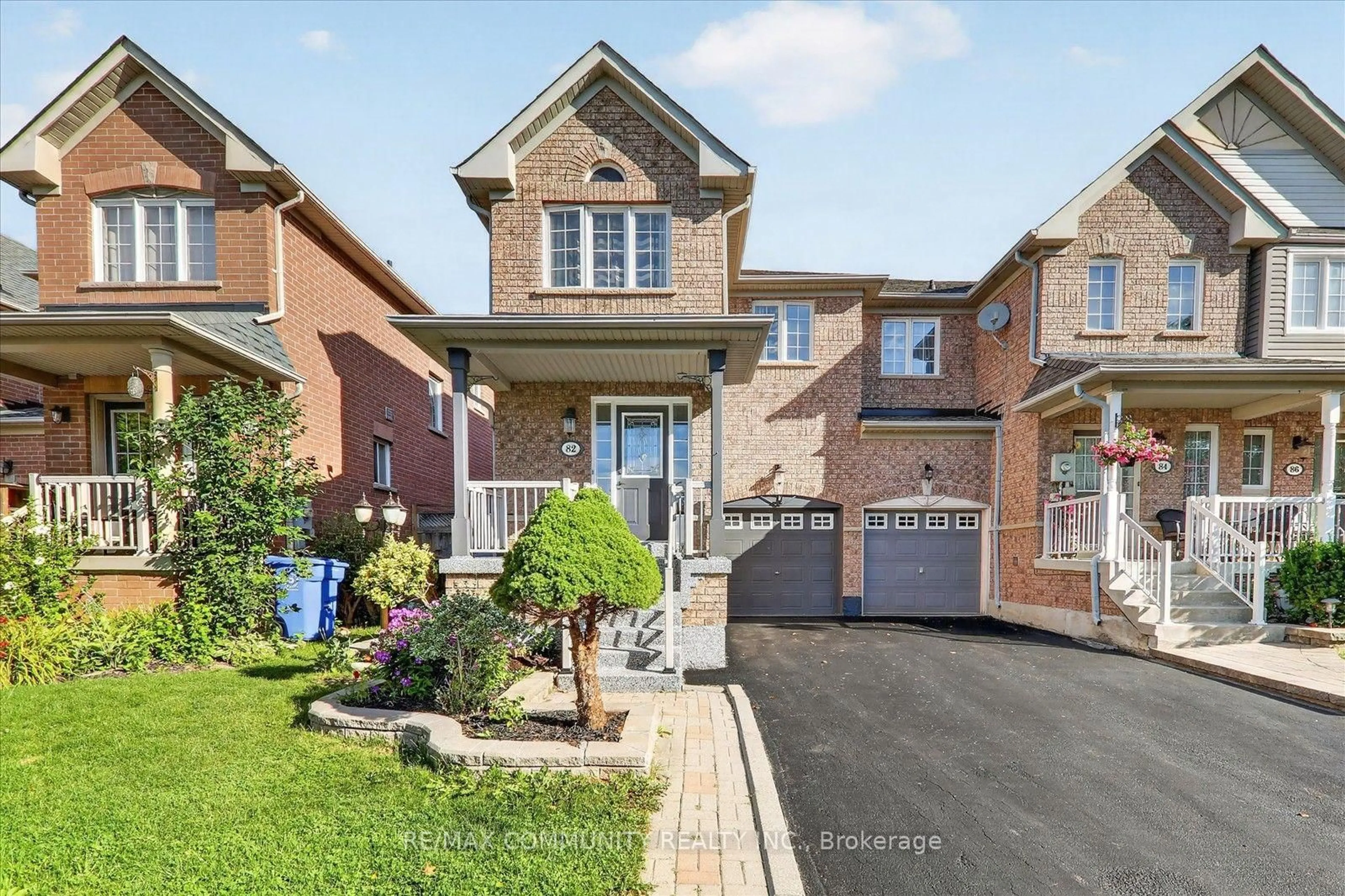 Home with brick exterior material, street for 82 Burgess Cres, Newmarket Ontario L3X 2T8