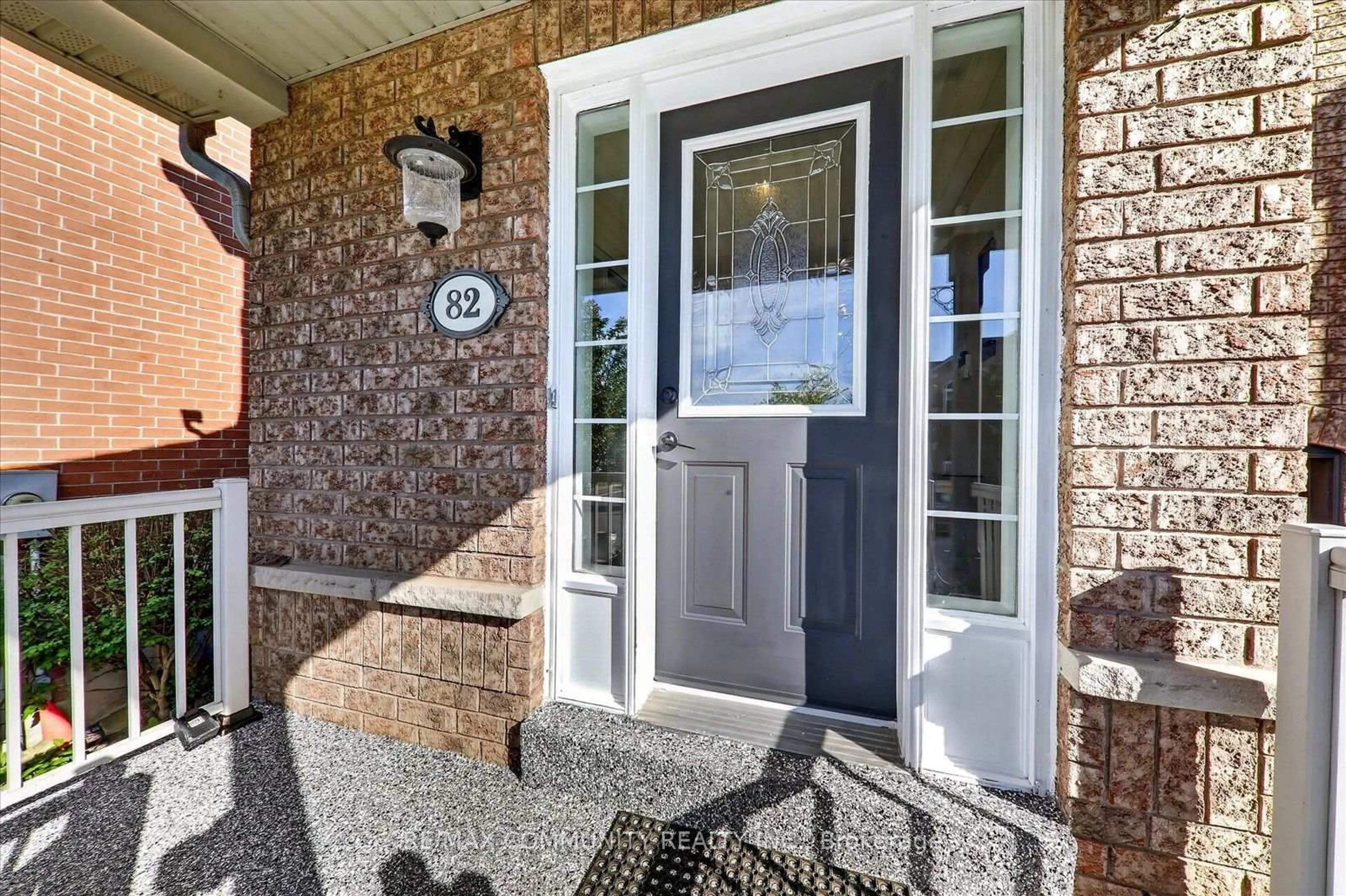 Indoor entryway for 82 Burgess Cres, Newmarket Ontario L3X 2T8