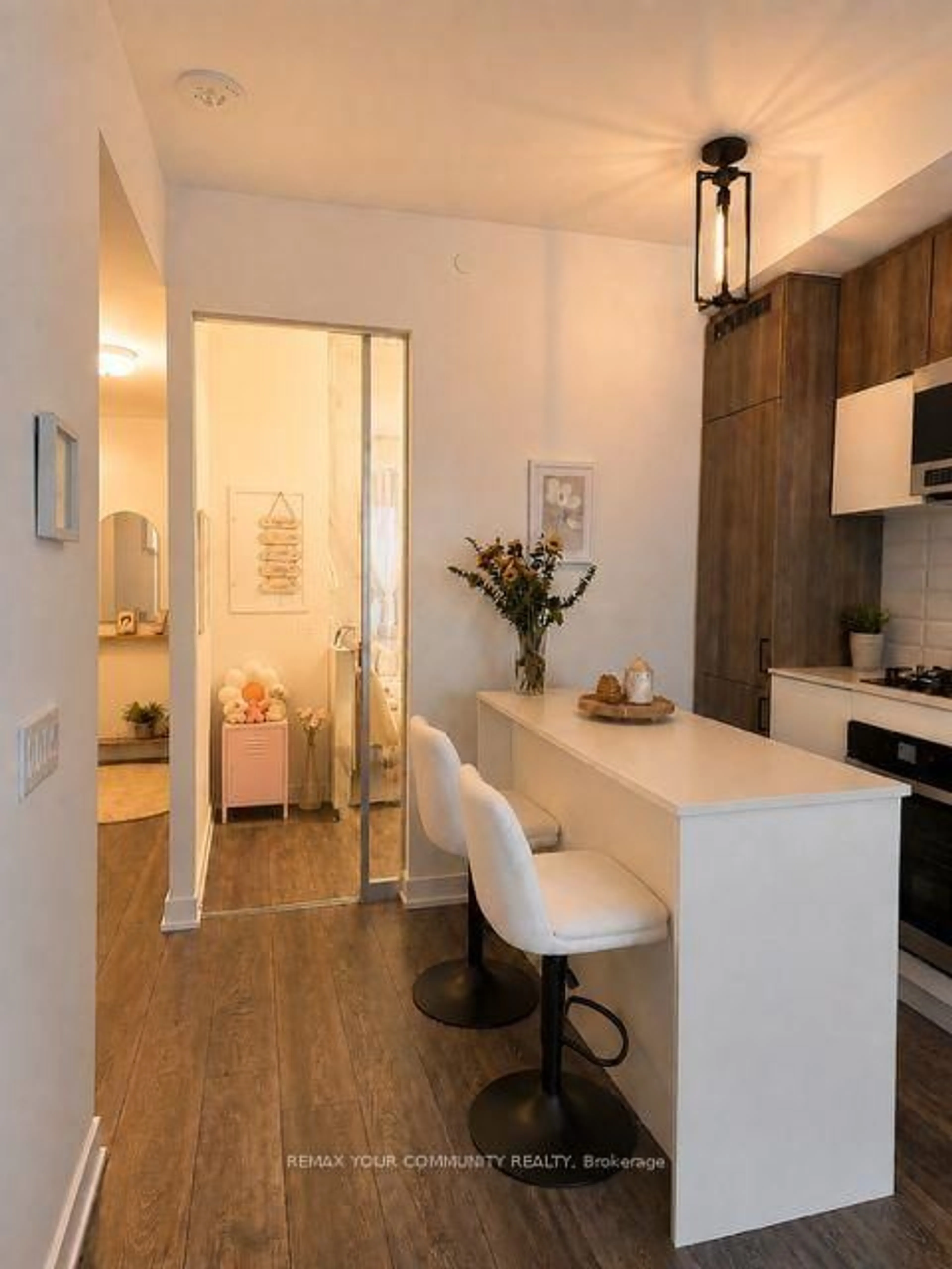 Open concept kitchen, wood/laminate floor for 8888 Yonge St #322, Richmond Hill Ontario L4C 6Z1