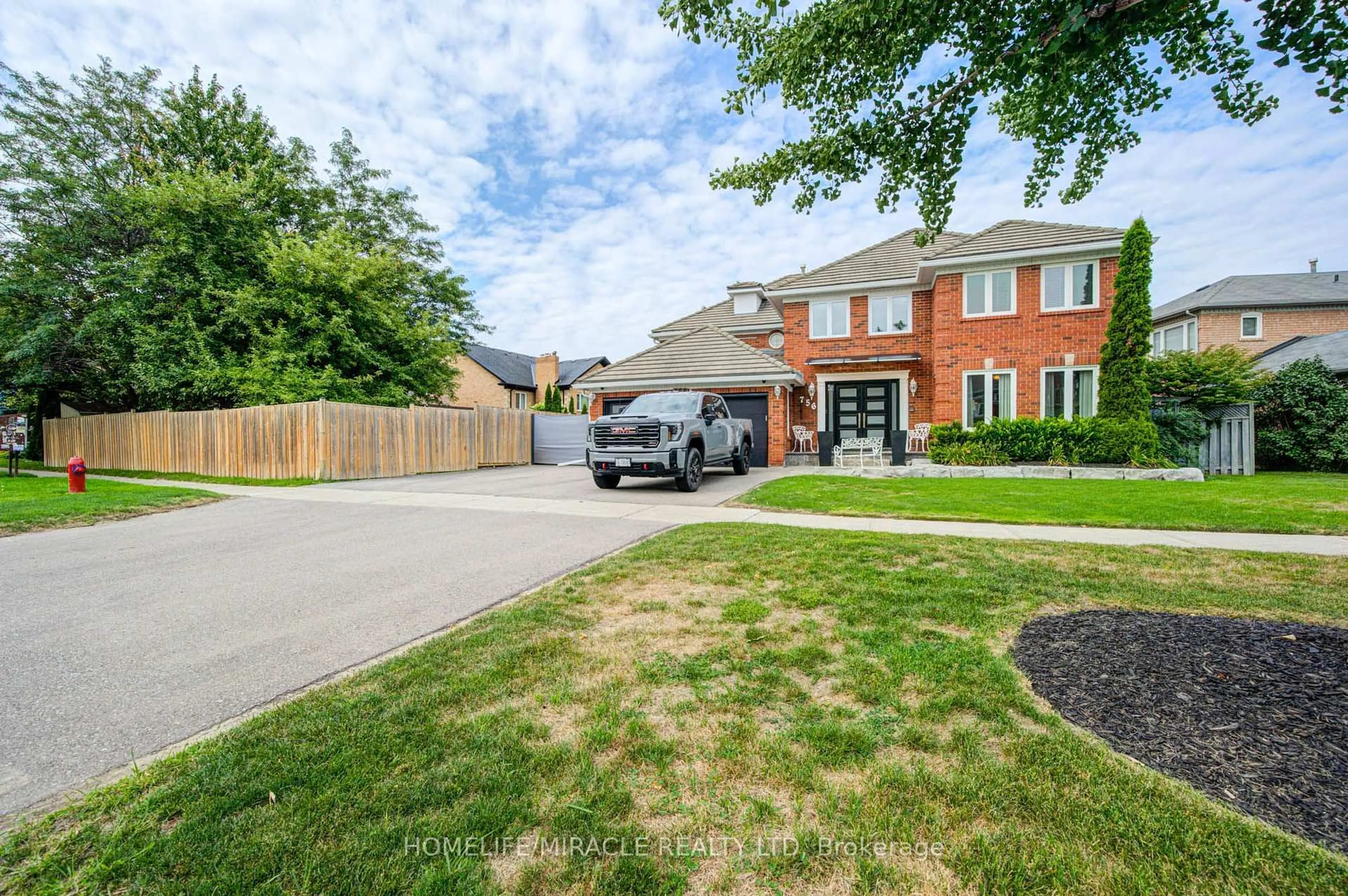 Home with brick exterior material, street for 756 Kingsmere Ave, Newmarket Ontario L3X 1K6
