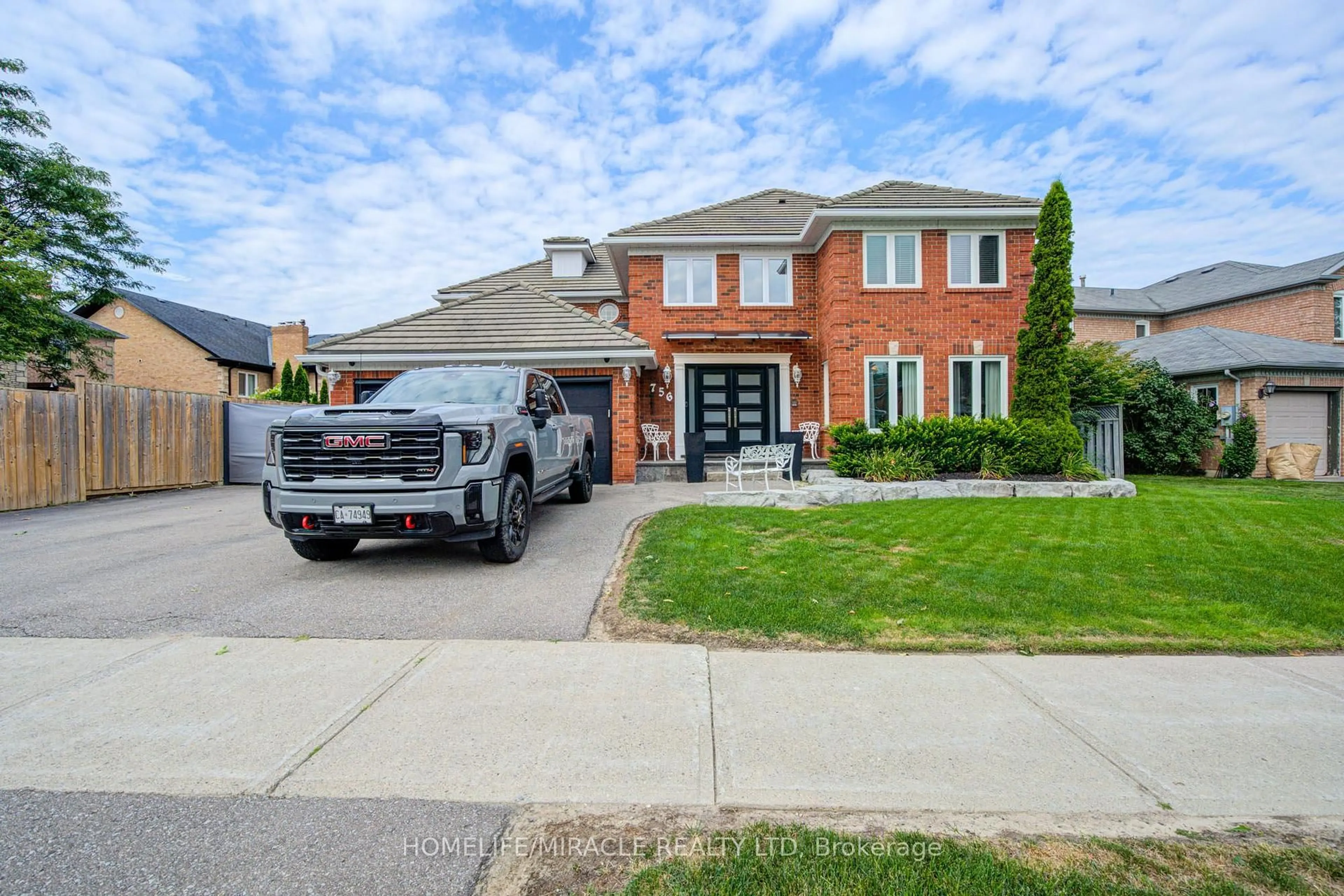 Home with brick exterior material, street for 756 Kingsmere Ave, Newmarket Ontario L3X 1K6