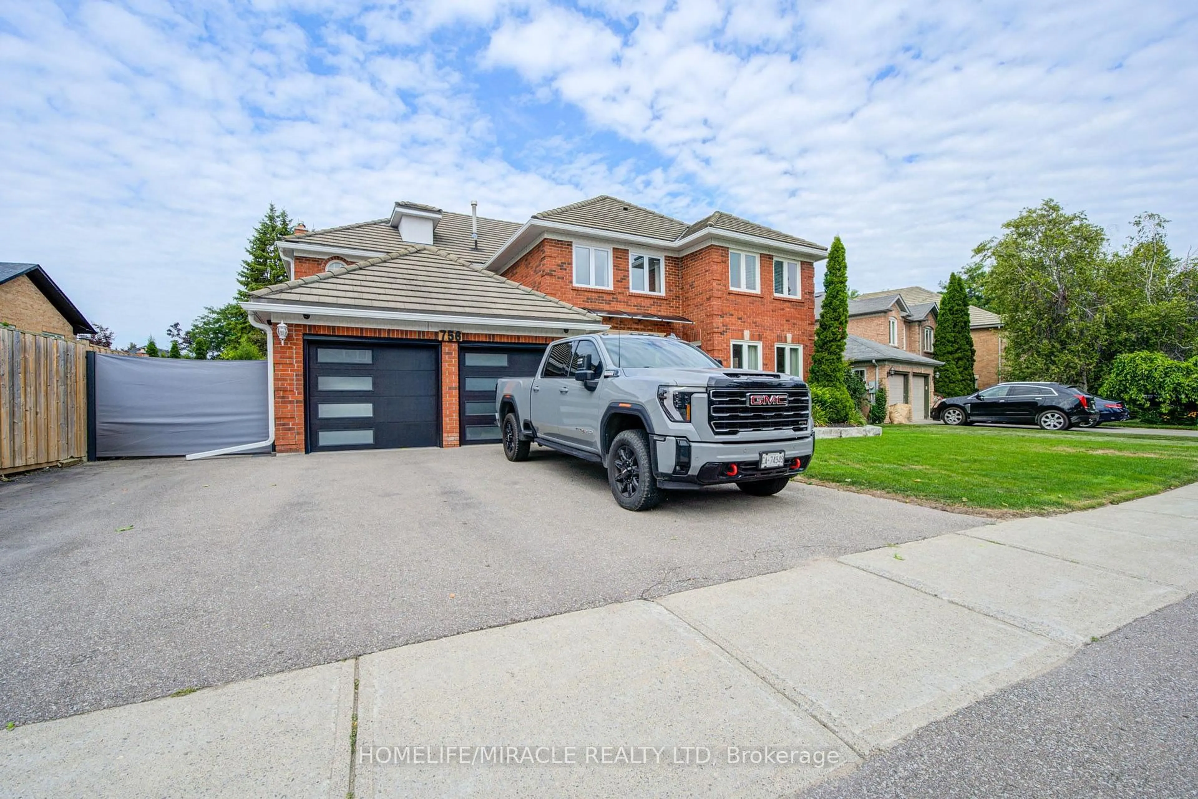 Unknown for 756 Kingsmere Ave, Newmarket Ontario L3X 1K6